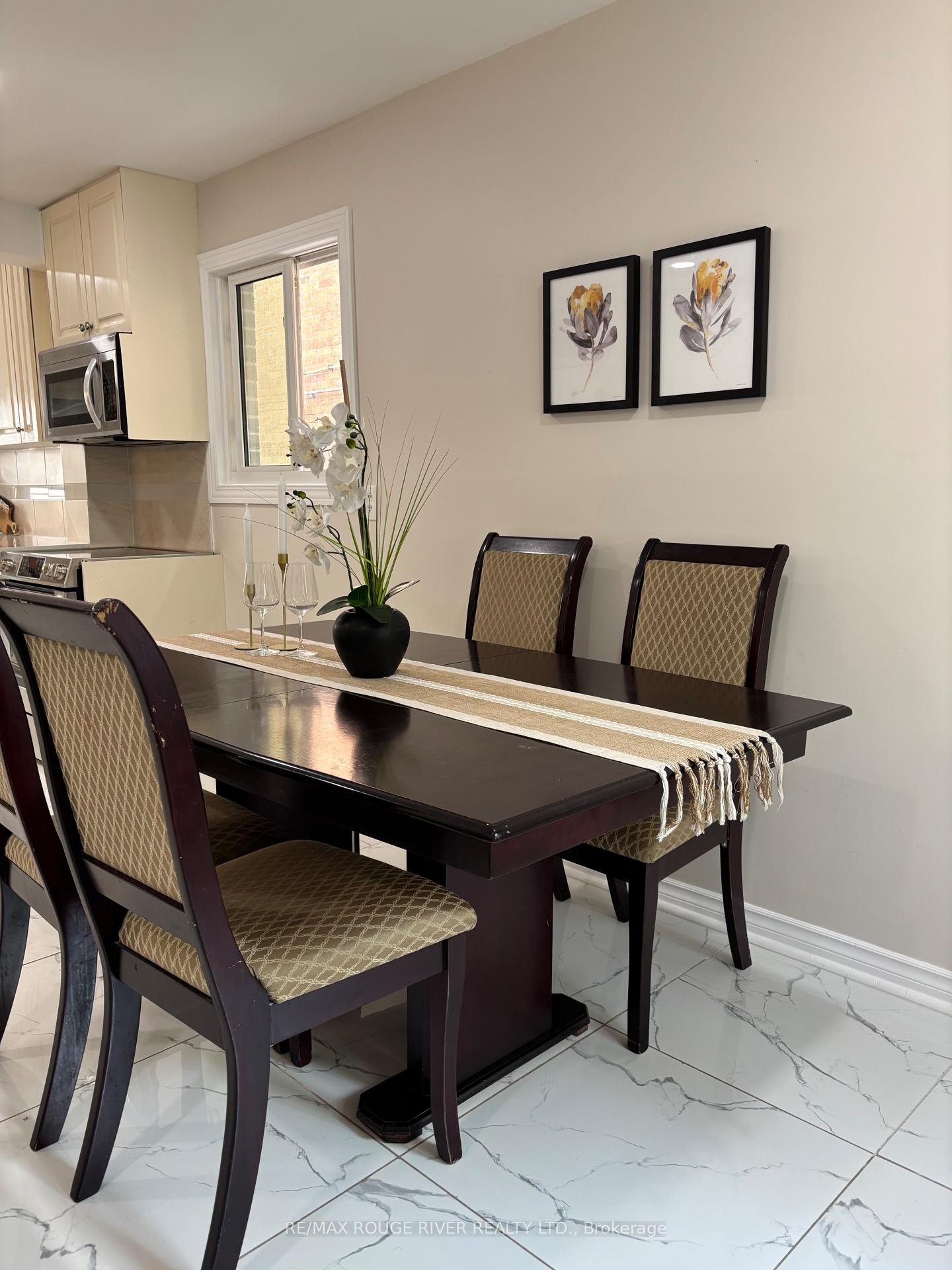 Photo 11 of 21 Slater Circle, Brampton, Brampton West — HOMEH