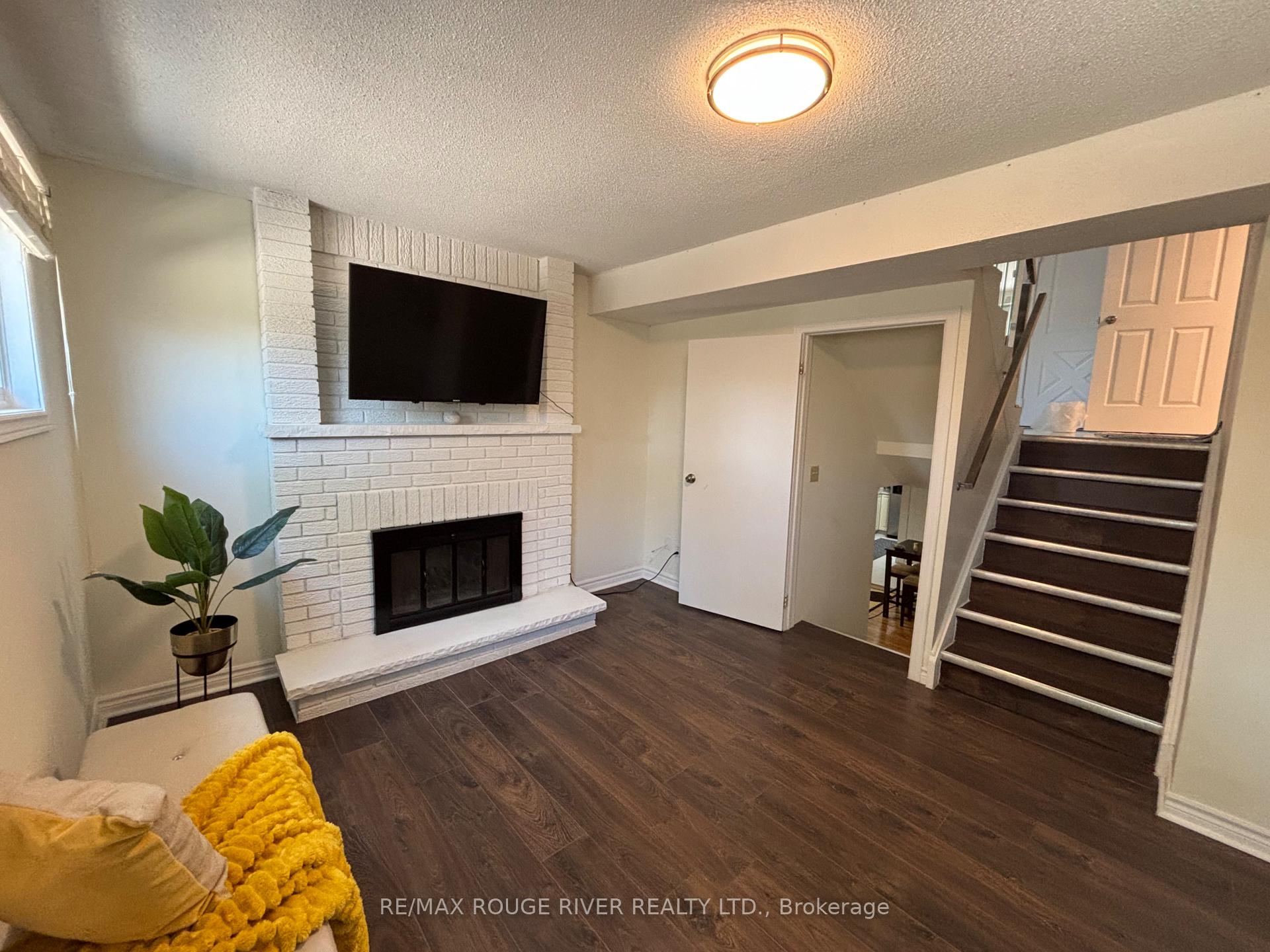 Photo 7 of 21 Slater Circle, Brampton, Brampton West — HOMEH