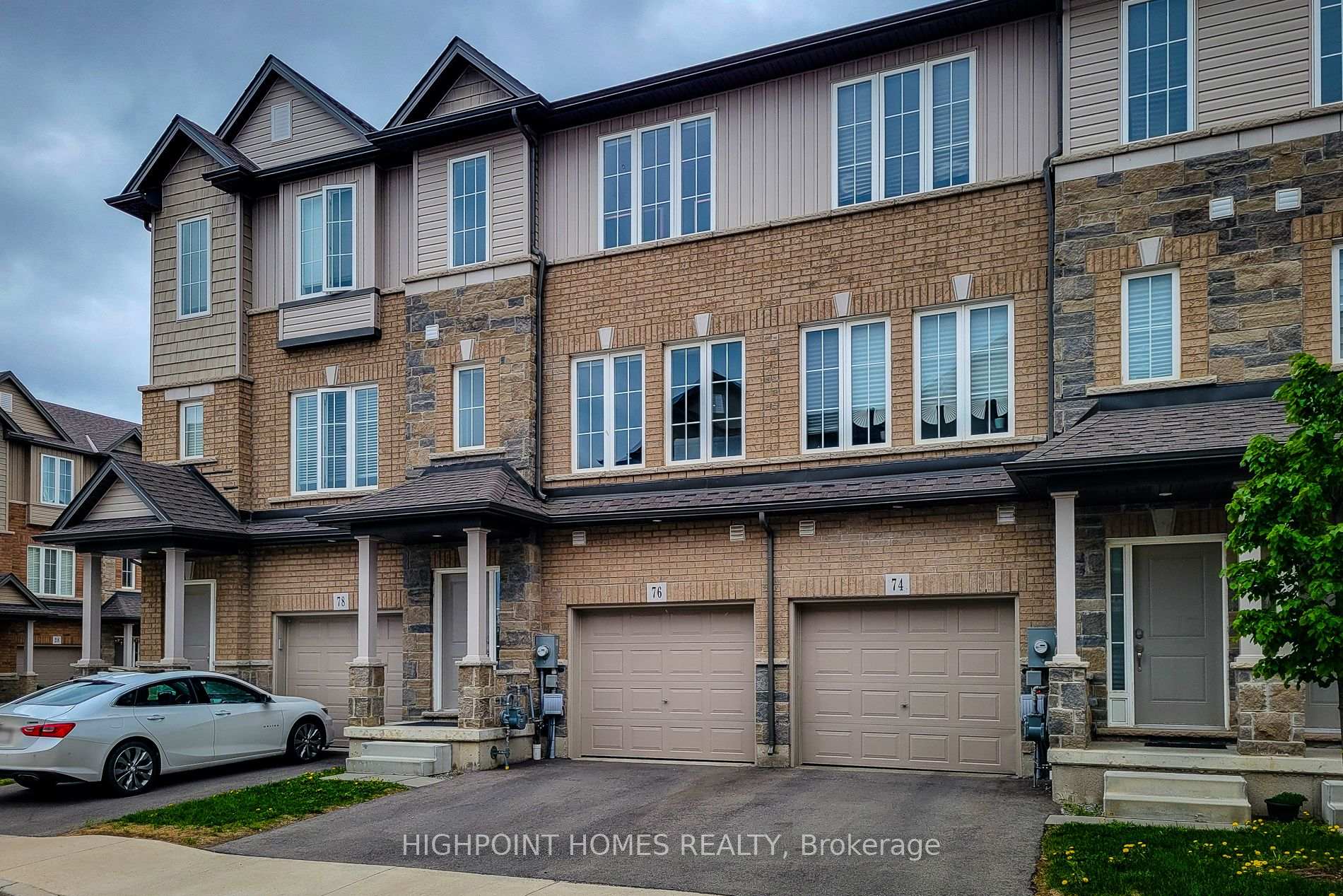 Front of 76 Aquarius Crescent