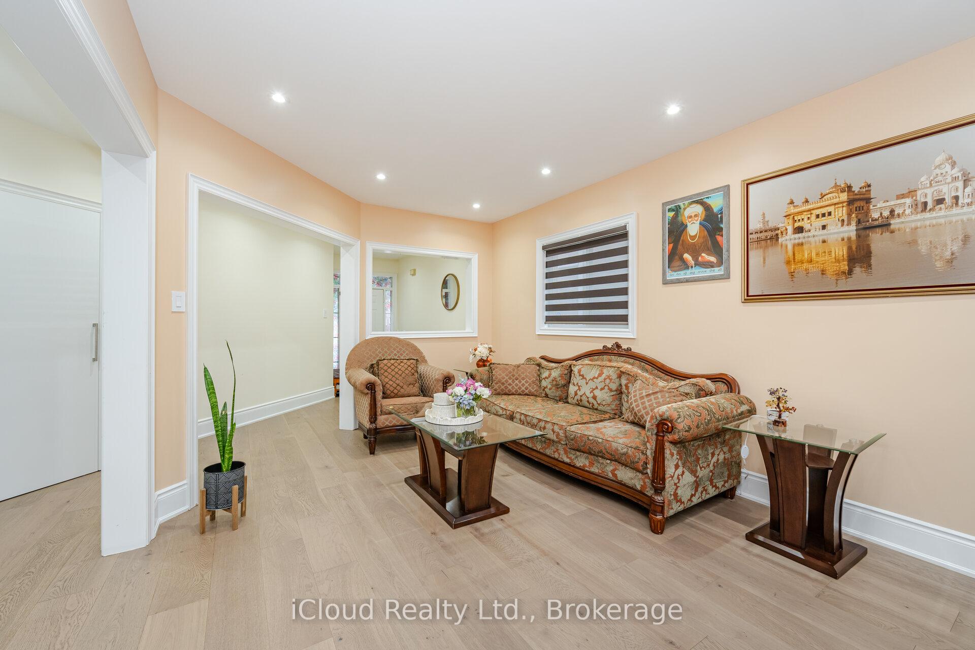 Photo 16 of 26 Culture Crescent, Brampton, Fletcher's Creek Village — HOMEH