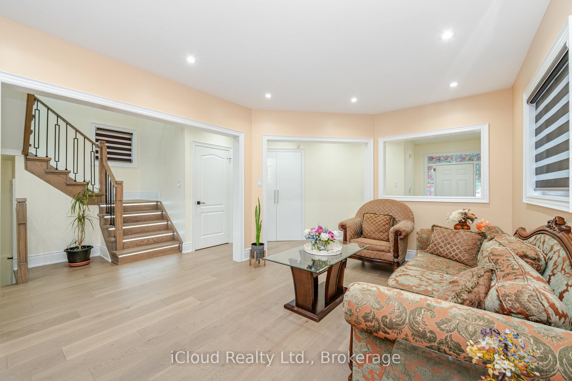 Photo 4 of 26 Culture Crescent, Brampton, Fletcher's Creek Village — HOMEH