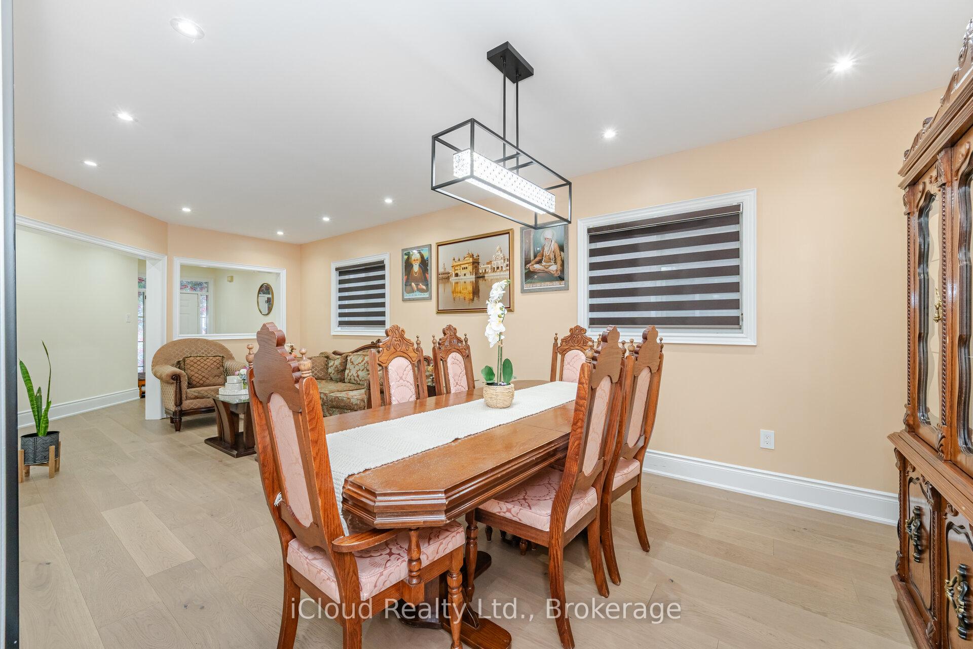 Photo 11 of 26 Culture Crescent, Brampton, Fletcher's Creek Village — HOMEH