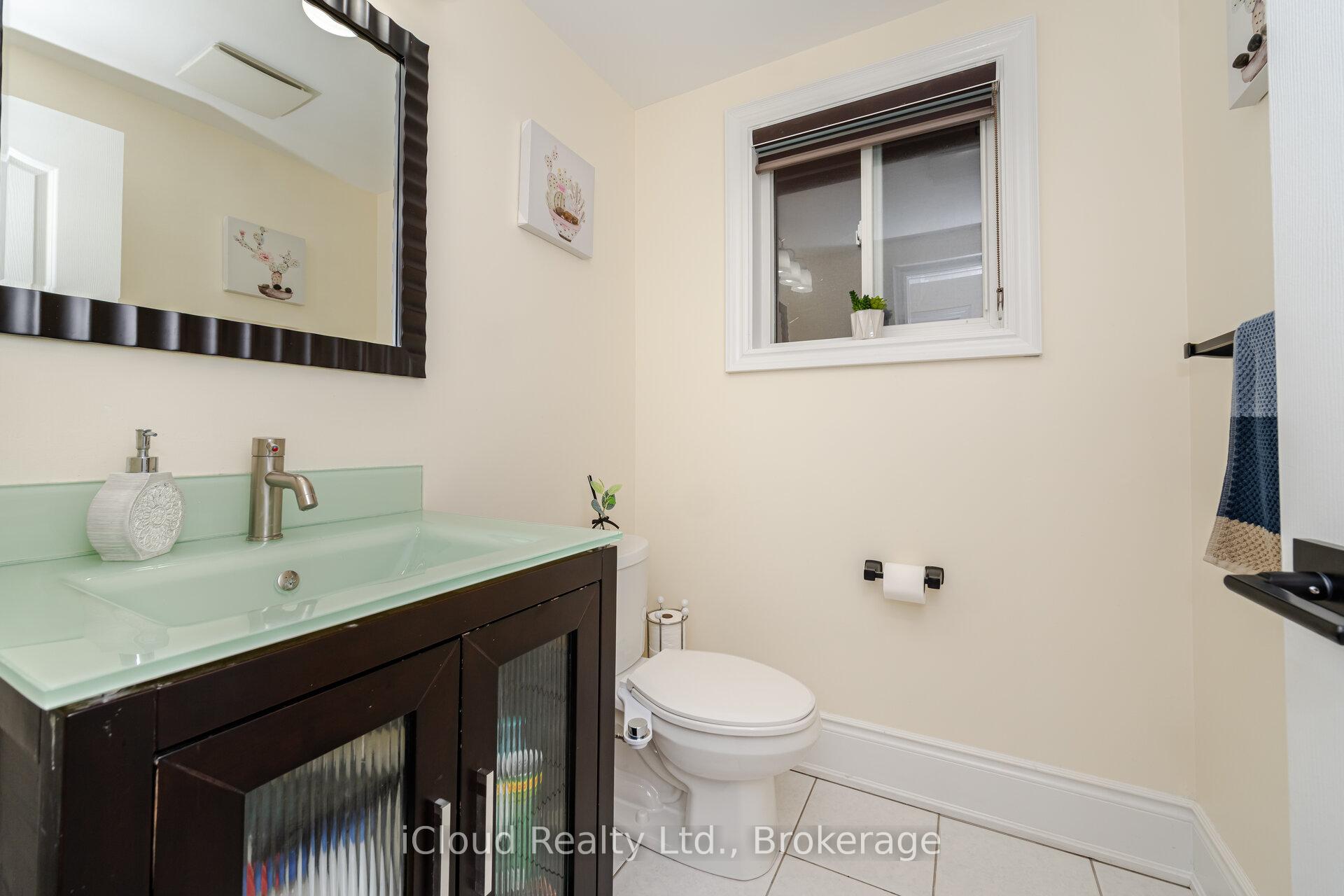 Photo 12 of 26 Culture Crescent, Brampton, Fletcher's Creek Village — HOMEH