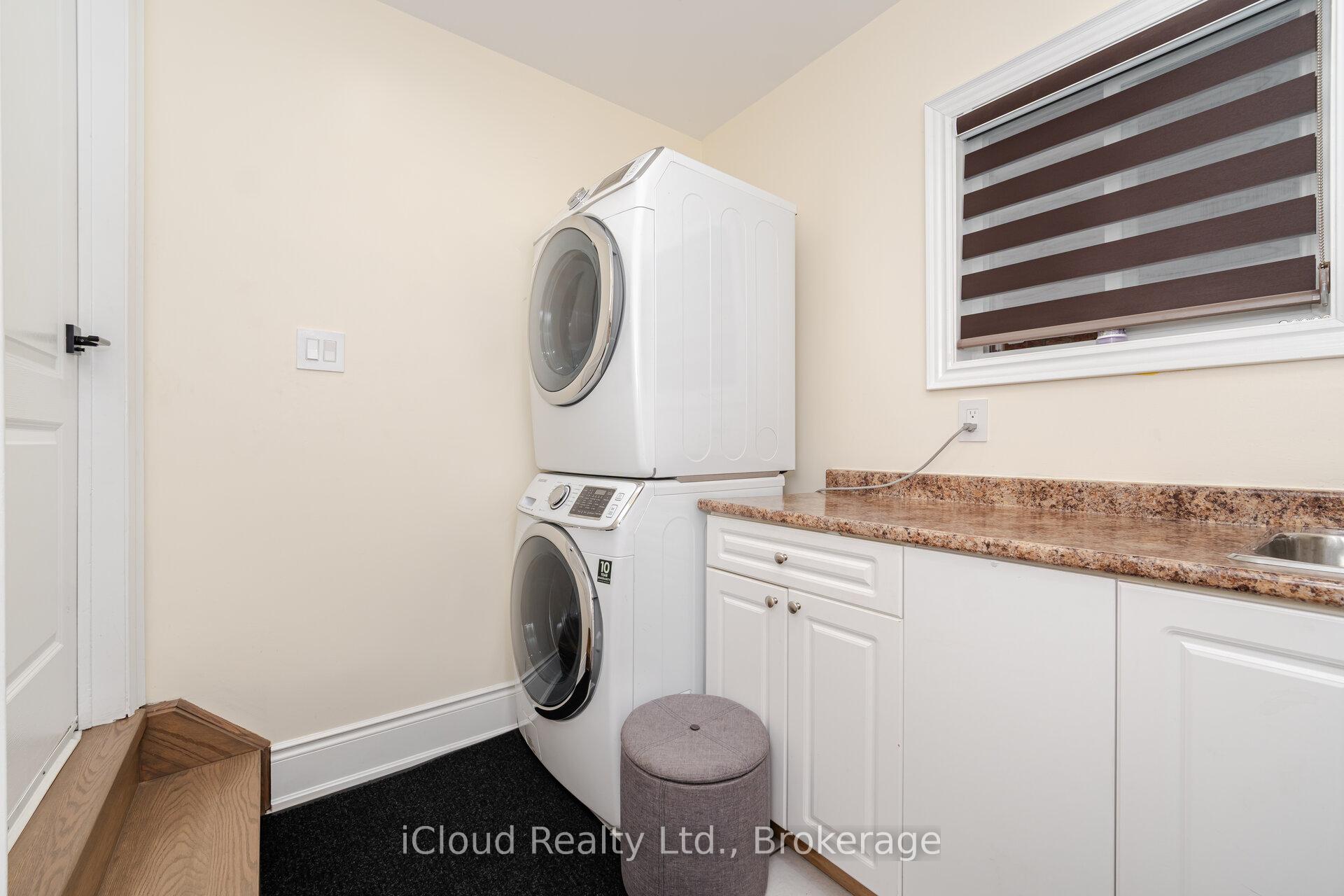 Photo 3 of 26 Culture Crescent, Brampton, Fletcher's Creek Village — HOMEH