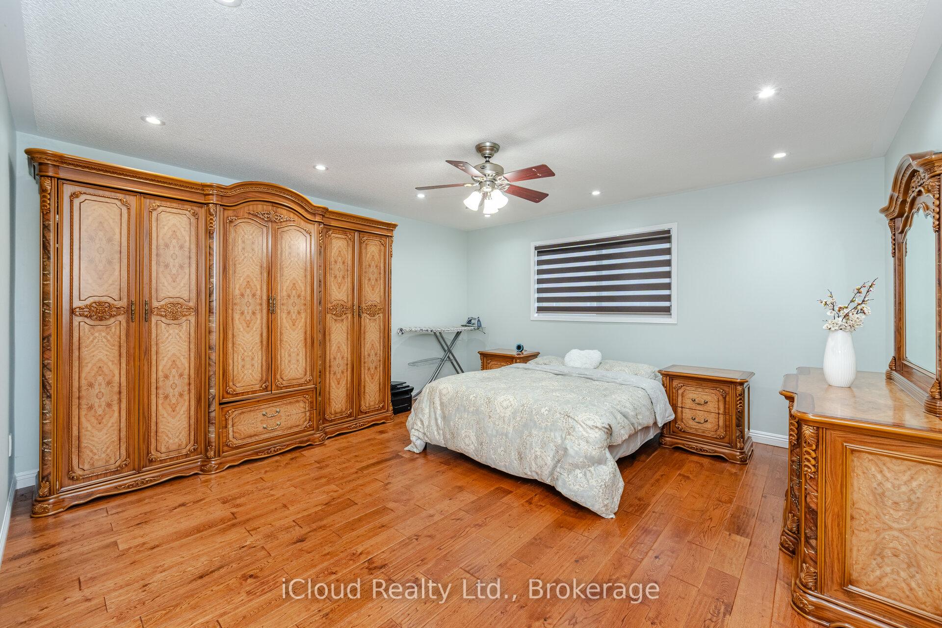 Photo 8 of 26 Culture Crescent, Brampton, Fletcher's Creek Village — HOMEH
