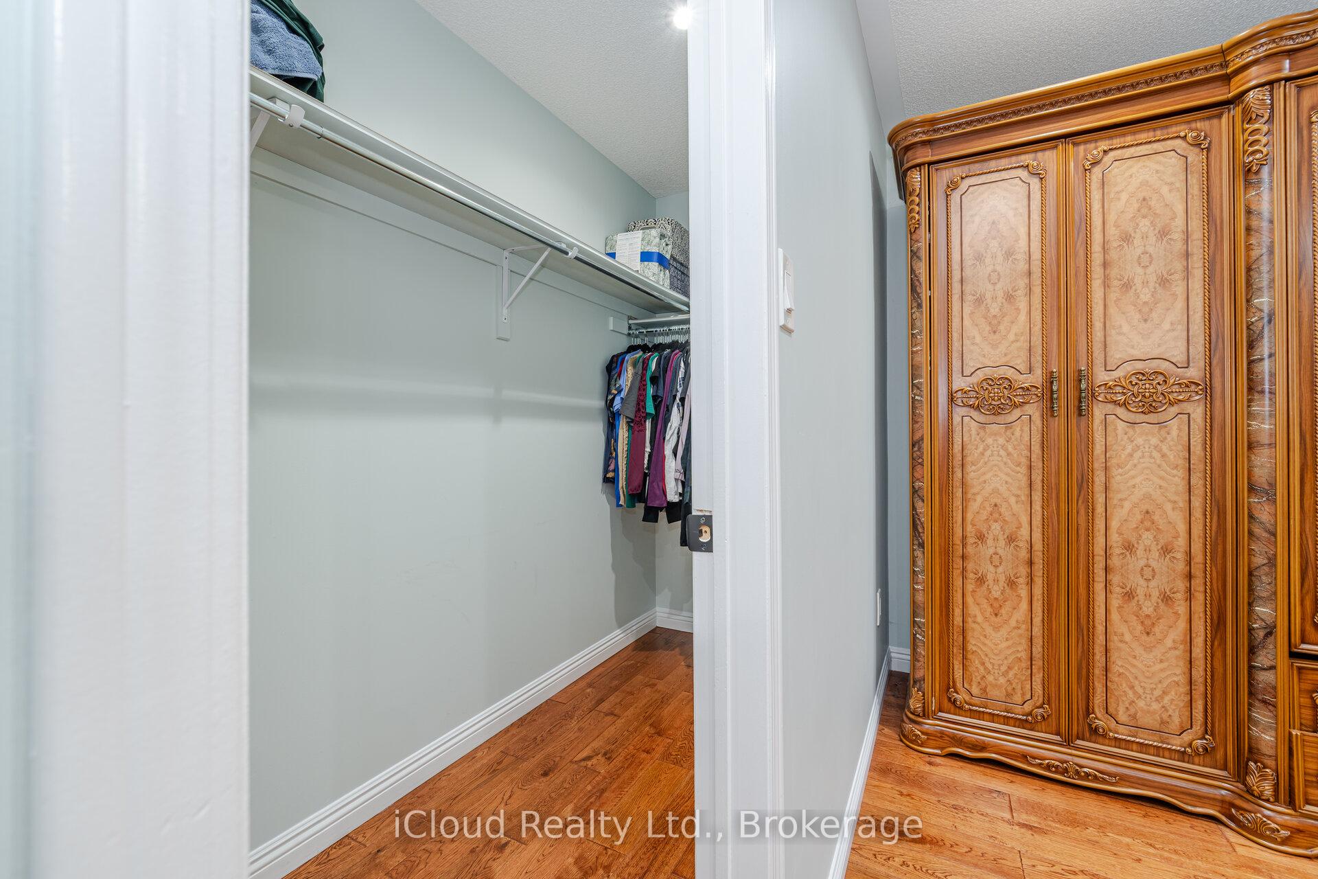 Photo 14 of 26 Culture Crescent, Brampton, Fletcher's Creek Village — HOMEH
