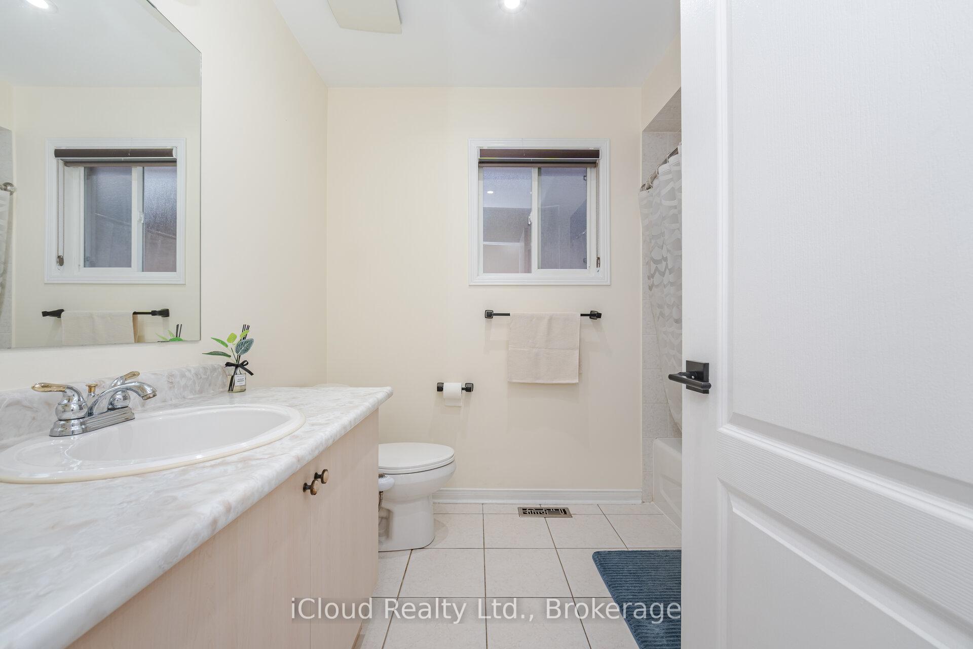 Photo 17 of 26 Culture Crescent, Brampton, Fletcher's Creek Village — HOMEH