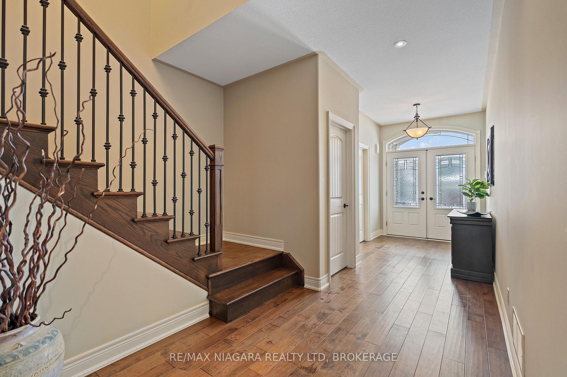 Photo 3 of 69 MacKenzie King Avenue, St. Catharines, Secord Woods — HOMEH