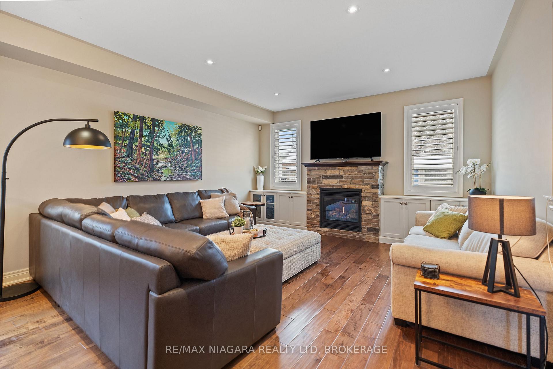 Photo 4 of 69 MacKenzie King Avenue, St. Catharines, Secord Woods — HOMEH