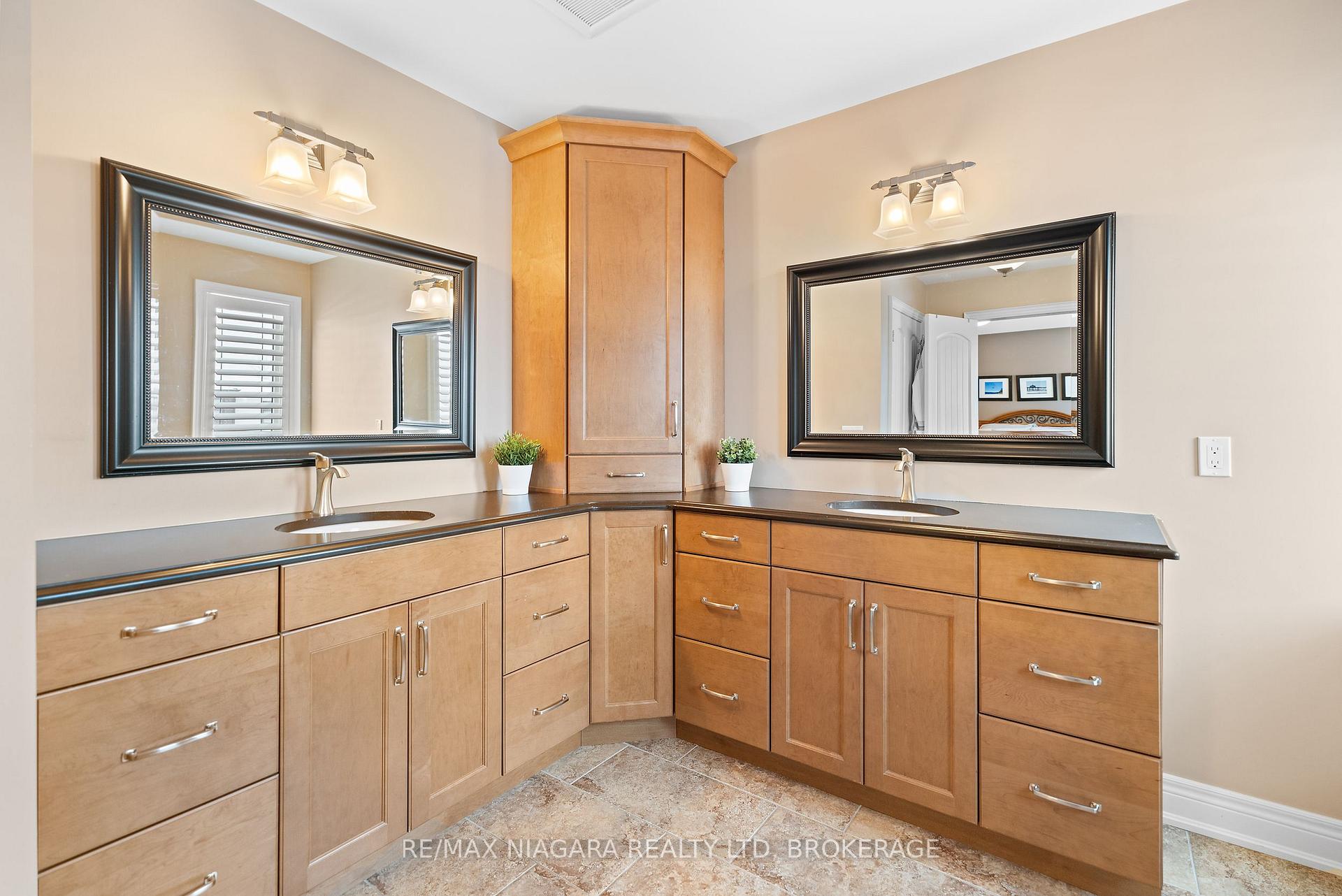 Photo 15 of 69 MacKenzie King Avenue, St. Catharines, Secord Woods — HOMEH