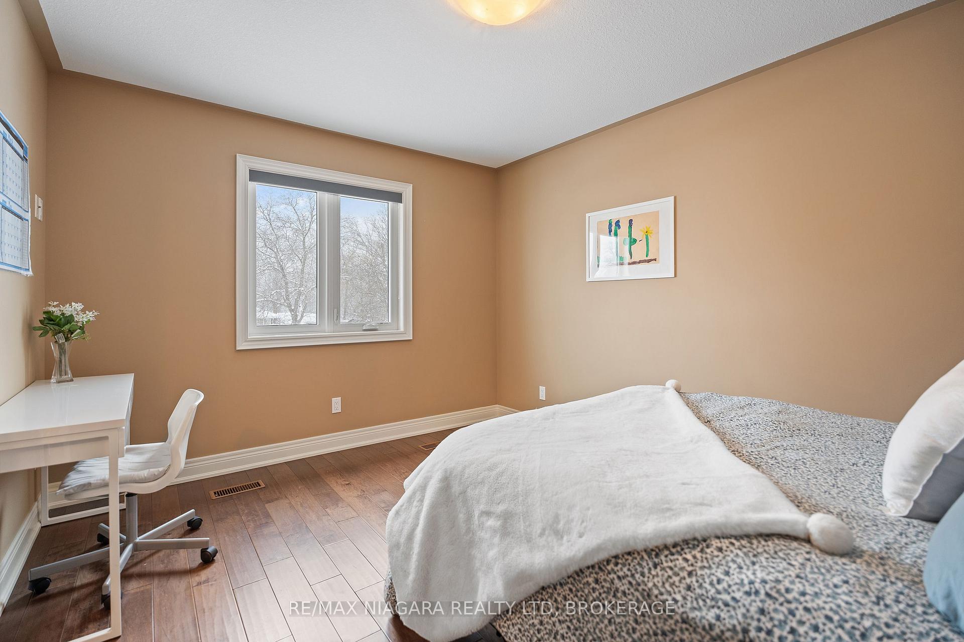 Photo 19 of 69 MacKenzie King Avenue, St. Catharines, Secord Woods — HOMEH