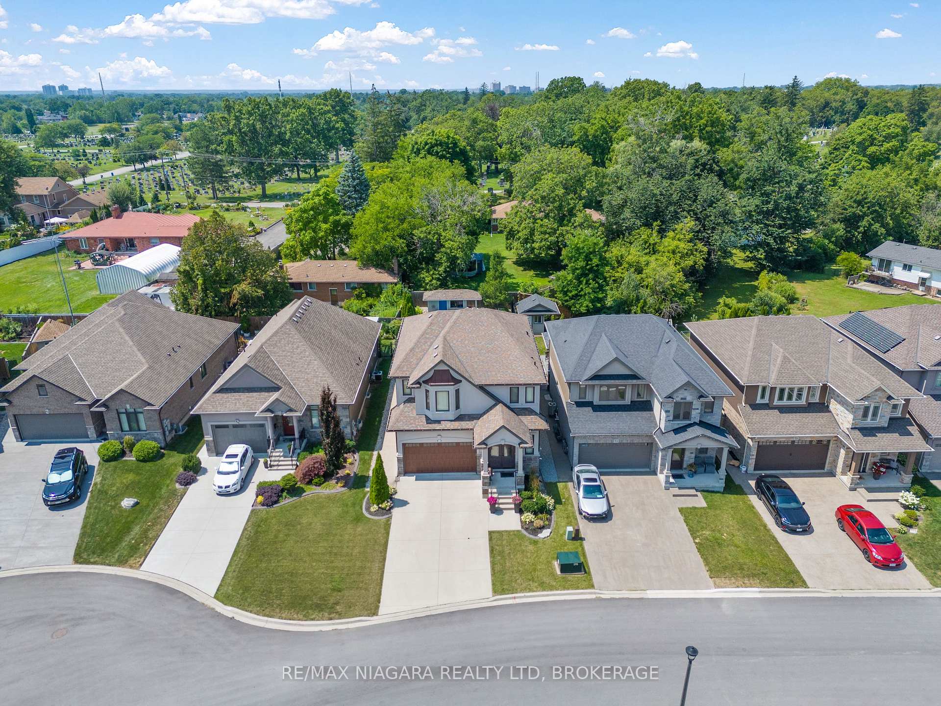 Photo 28 of 69 MacKenzie King Avenue, St. Catharines, Secord Woods — HOMEH