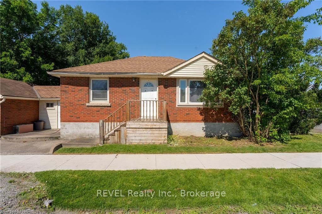 Photo 4 of 22 Ferndale Avenue, St. Catharines, Secord Woods — HOMEH
