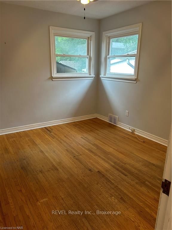 Photo 8 of 22 Ferndale Avenue, St. Catharines, Secord Woods — HOMEH