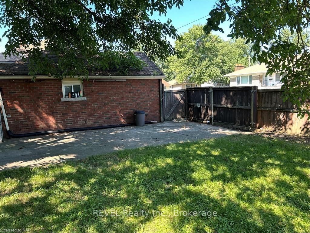 Photo 18 of 22 Ferndale Avenue, St. Catharines, Secord Woods — HOMEH