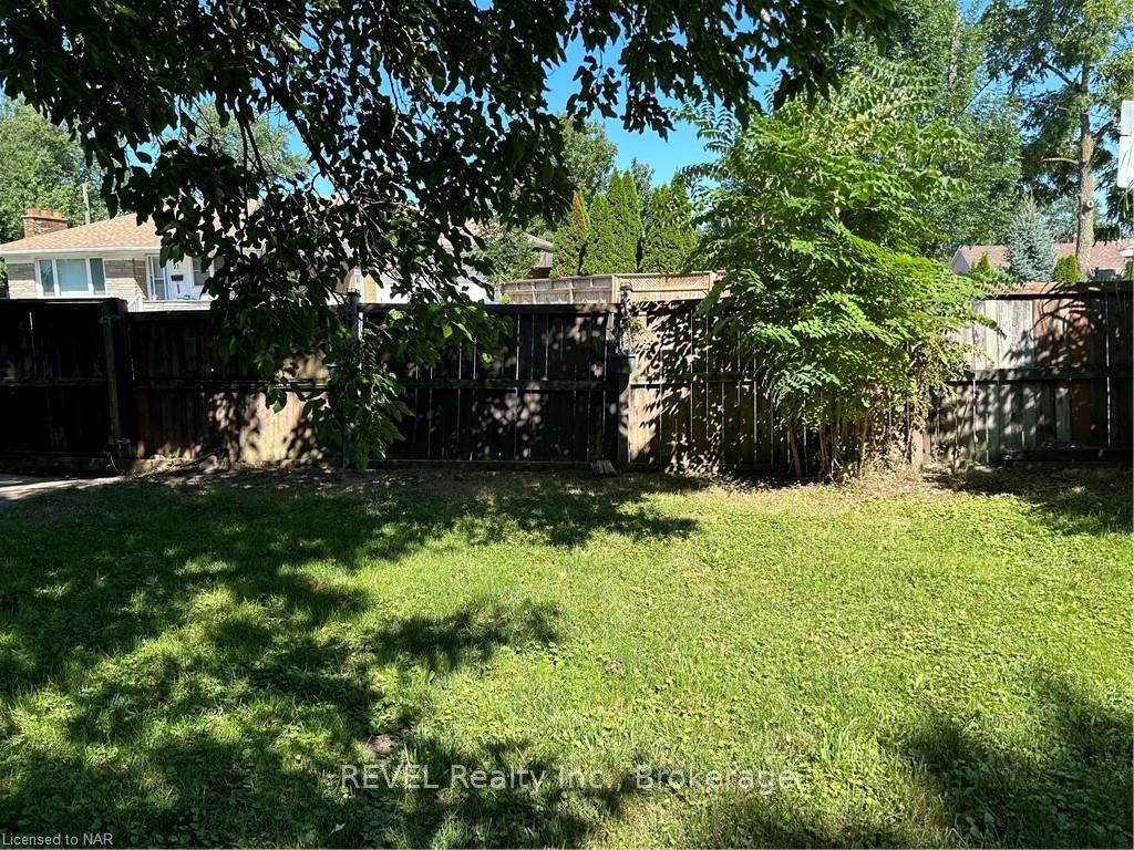 Photo 19 of 22 Ferndale Avenue, St. Catharines, Secord Woods — HOMEH