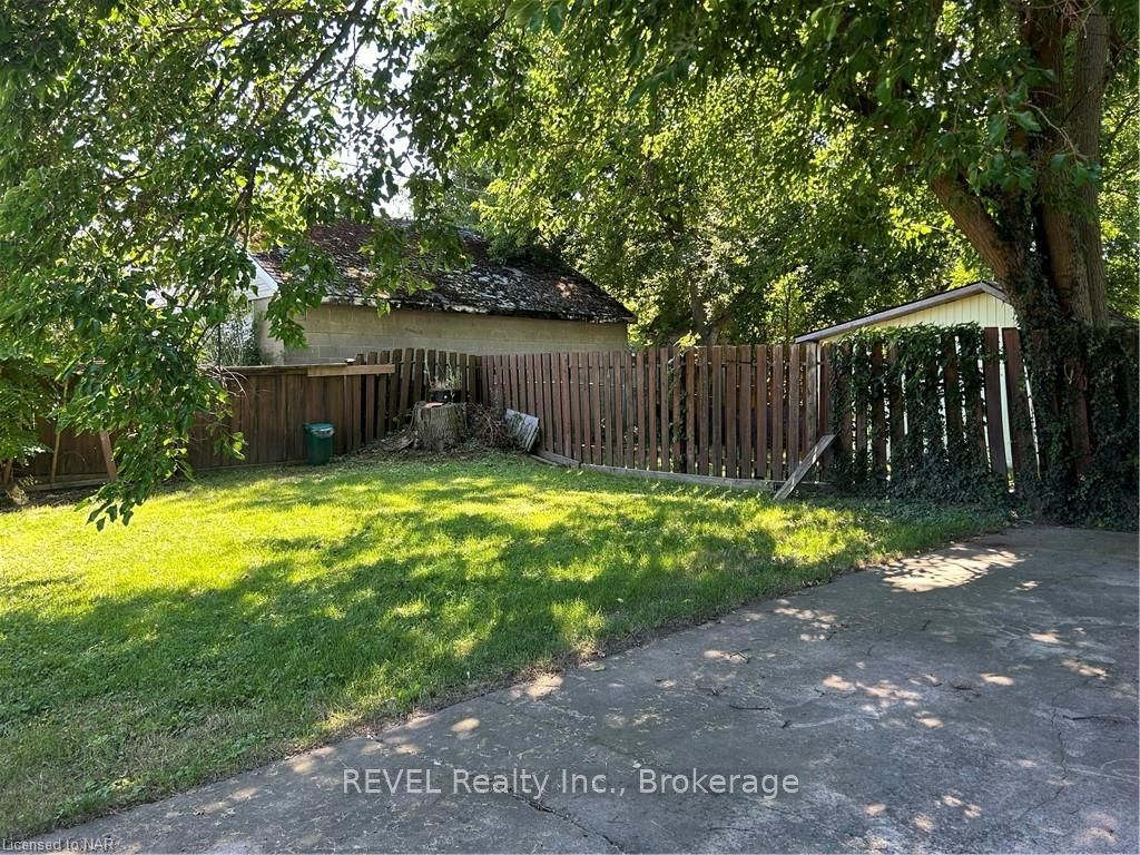Photo 20 of 22 Ferndale Avenue, St. Catharines, Secord Woods — HOMEH