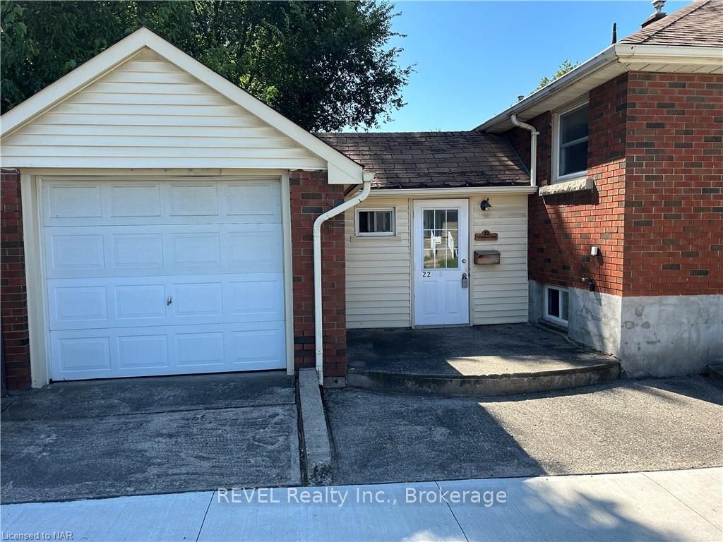 Photo 21 of 22 Ferndale Avenue, St. Catharines, Secord Woods — HOMEH