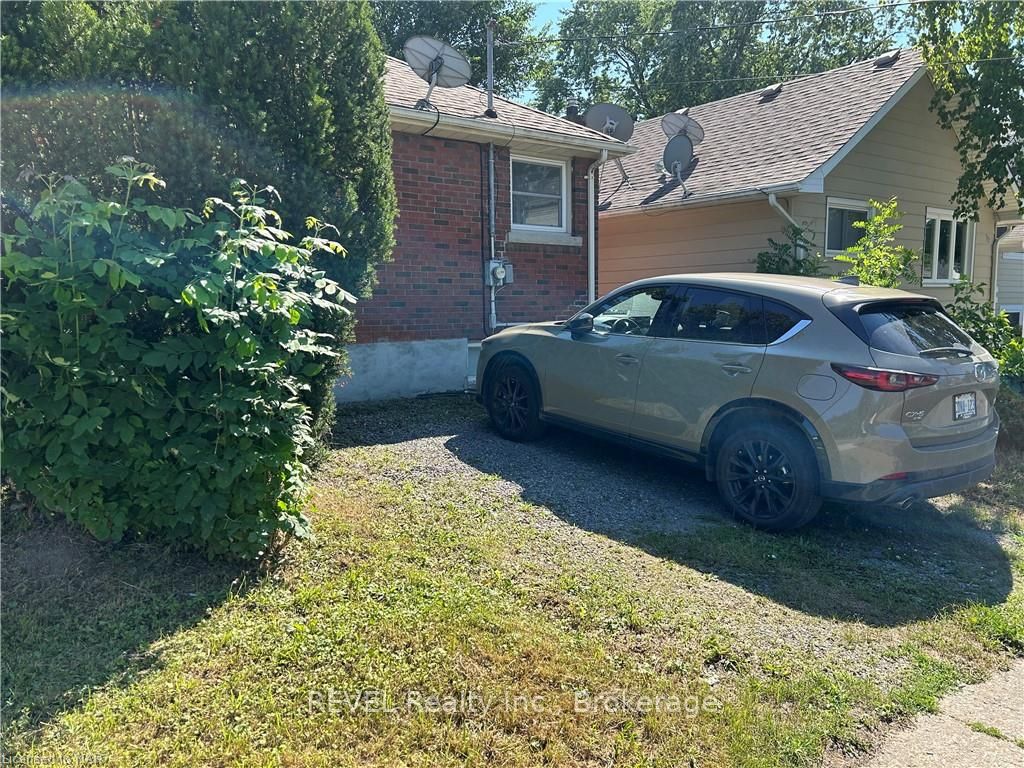 Photo 23 of 22 Ferndale Avenue, St. Catharines, Secord Woods — HOMEH