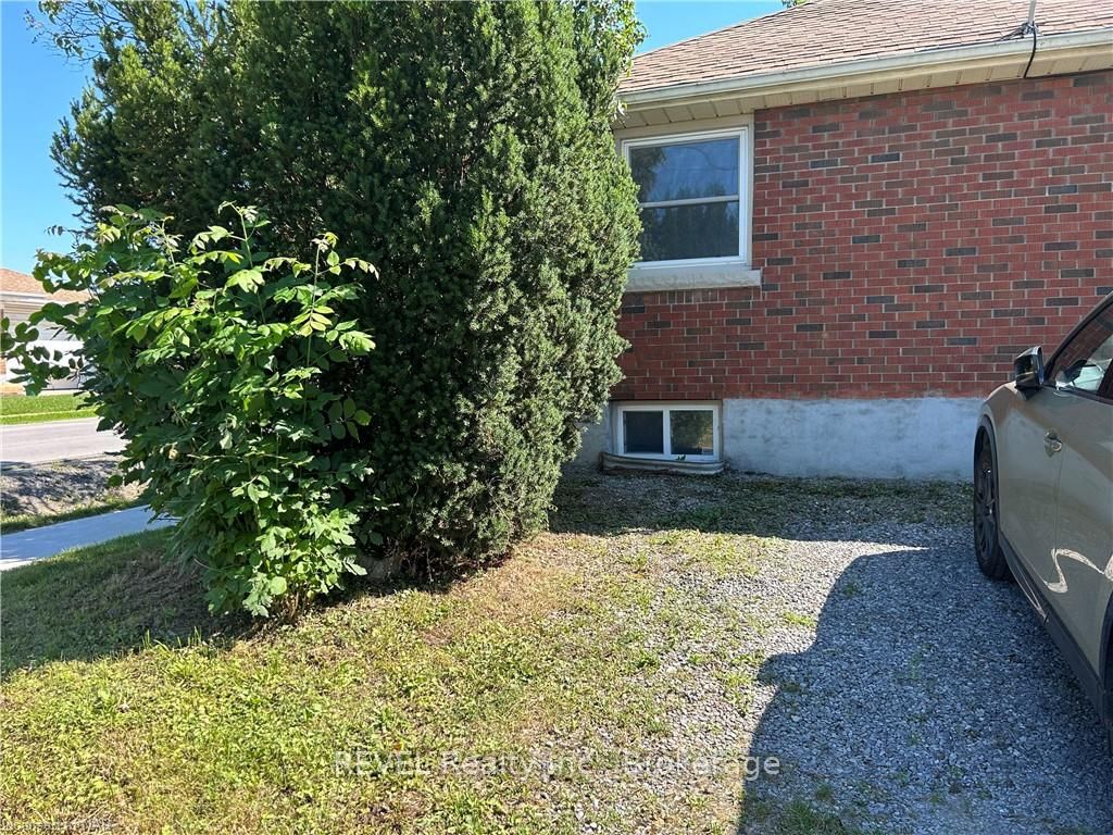 Photo 24 of 22 Ferndale Avenue, St. Catharines, Secord Woods — HOMEH