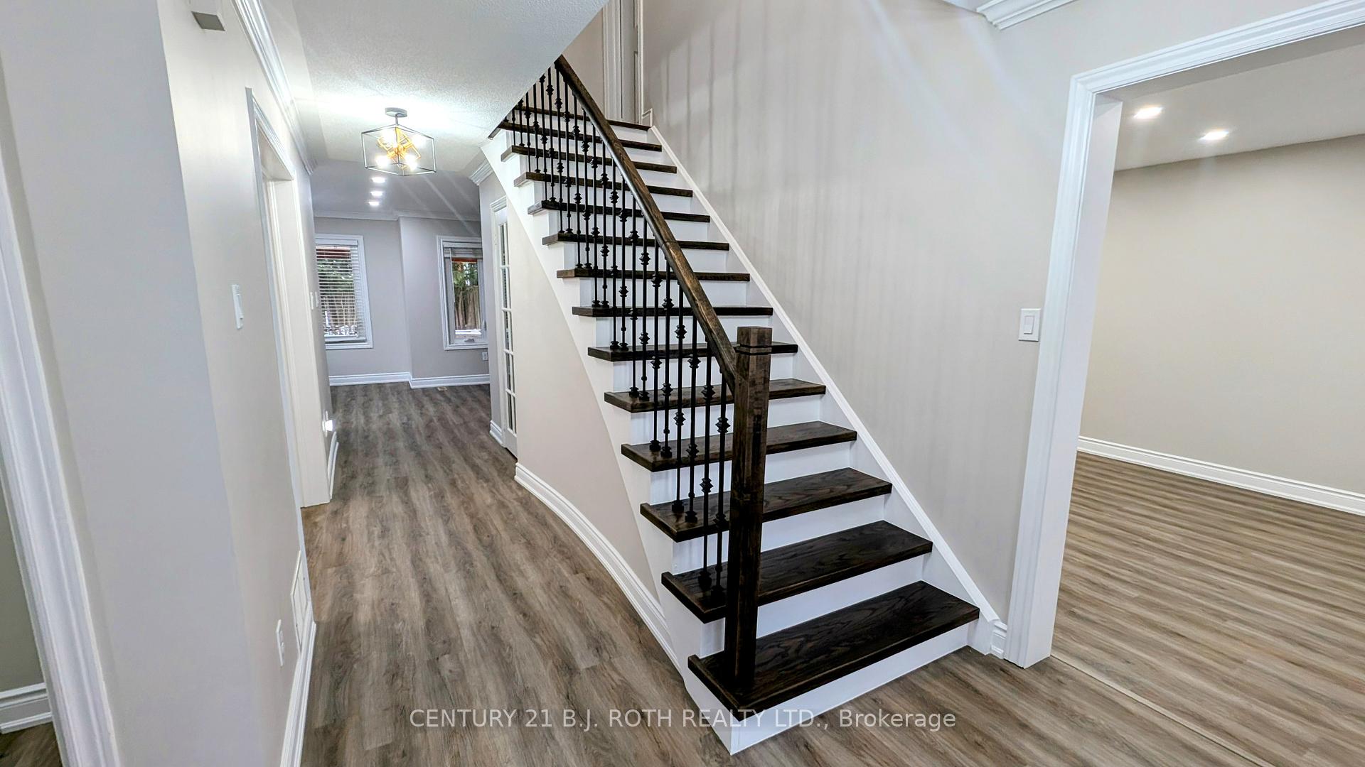 Photo 4 of 57 Falling Brook Drive, Barrie, Bayshore — HOMEH