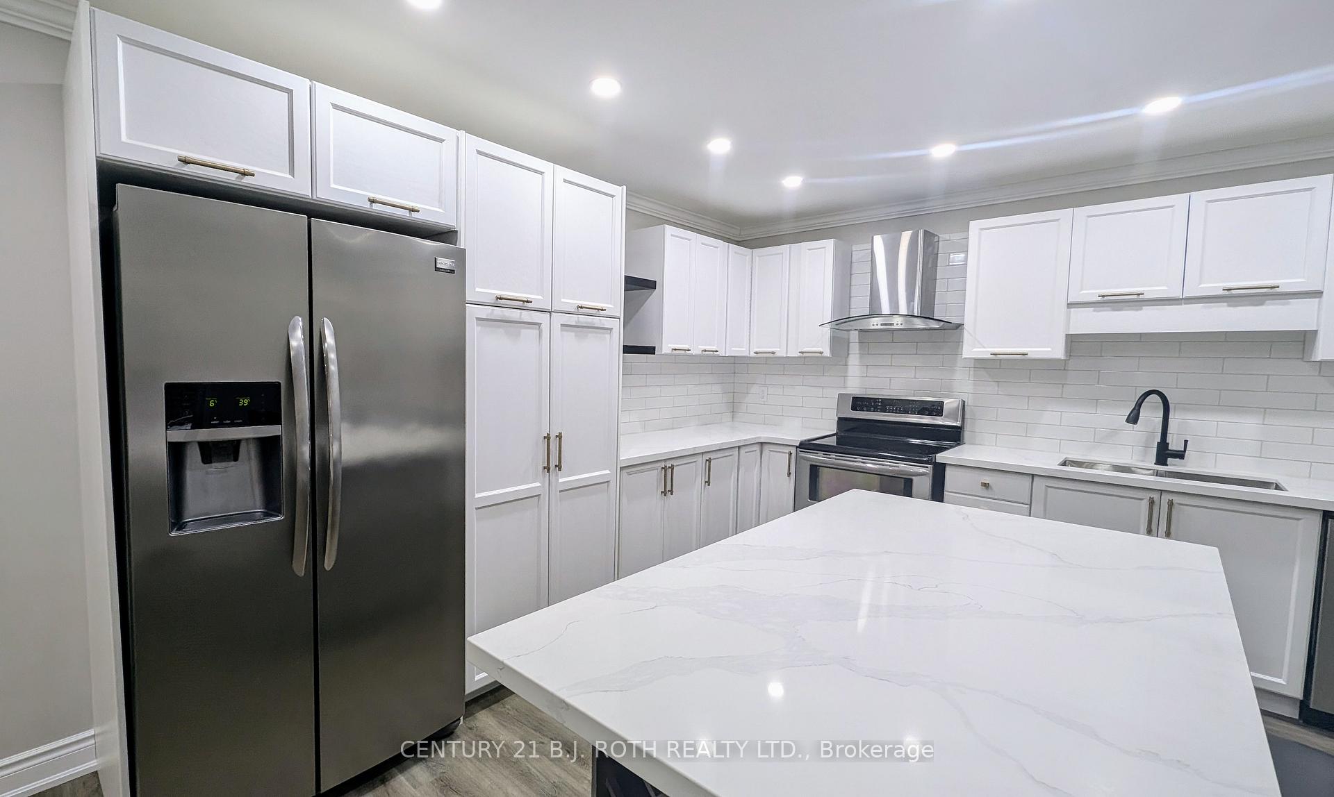 Photo 5 of 57 Falling Brook Drive, Barrie, Bayshore — HOMEH