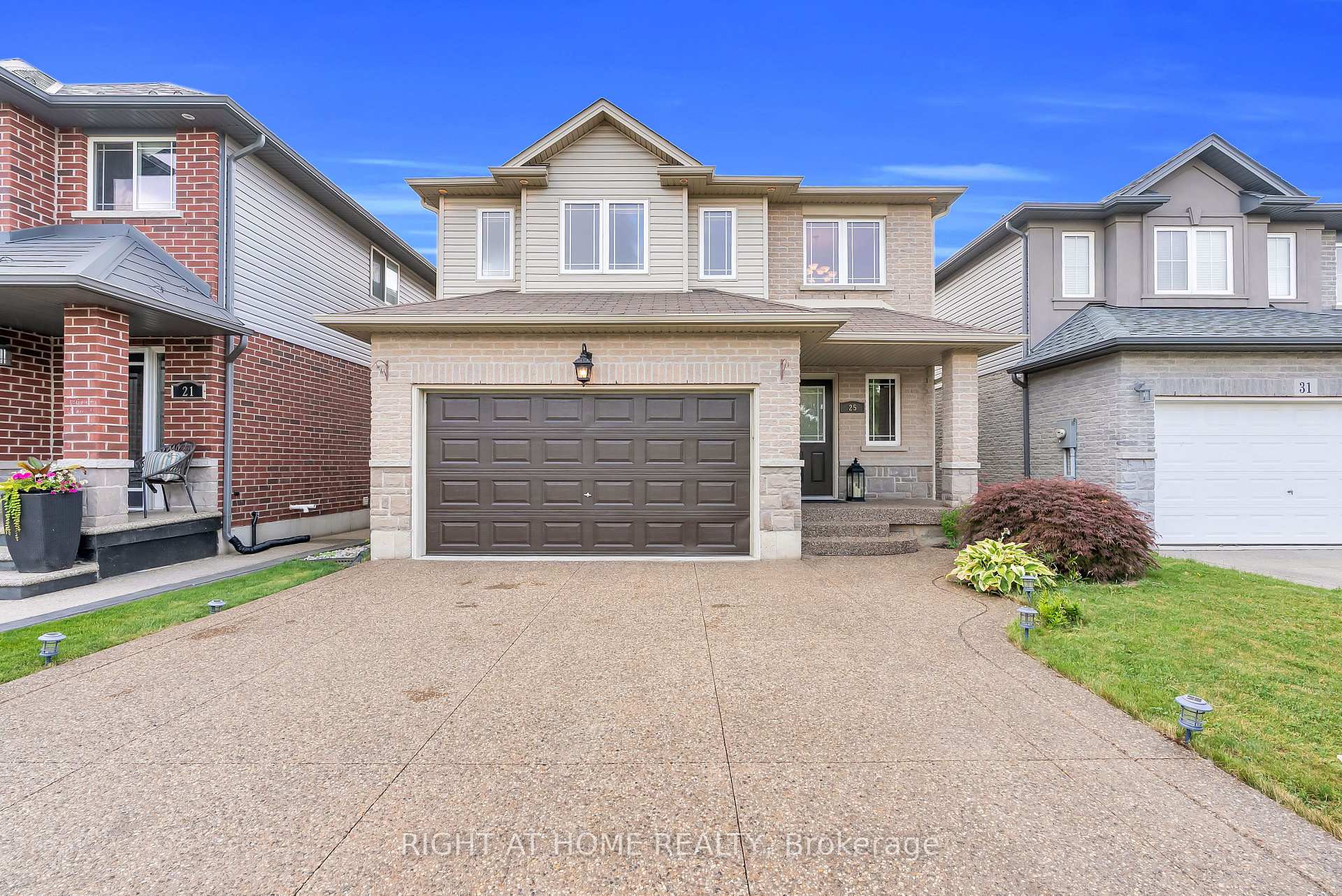 Front of 25 Stoneglen Way