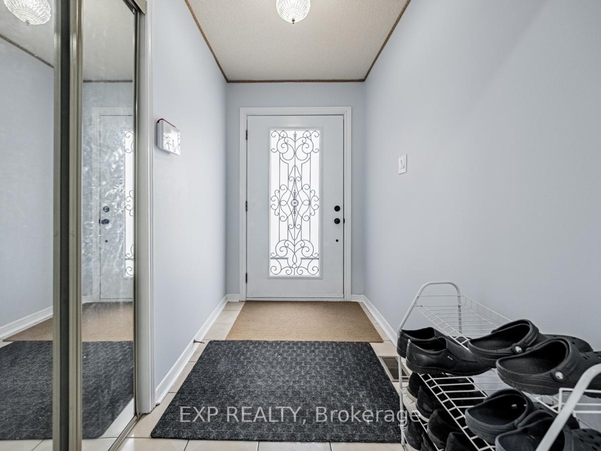 Photo 3 of 76 Blackmere Circle, Brampton, Fletcher's Creek South — HOMEH