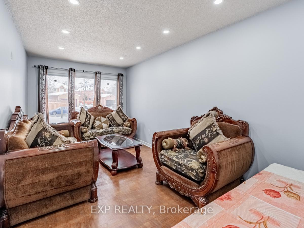 Photo 5 of 76 Blackmere Circle, Brampton, Fletcher's Creek South — HOMEH