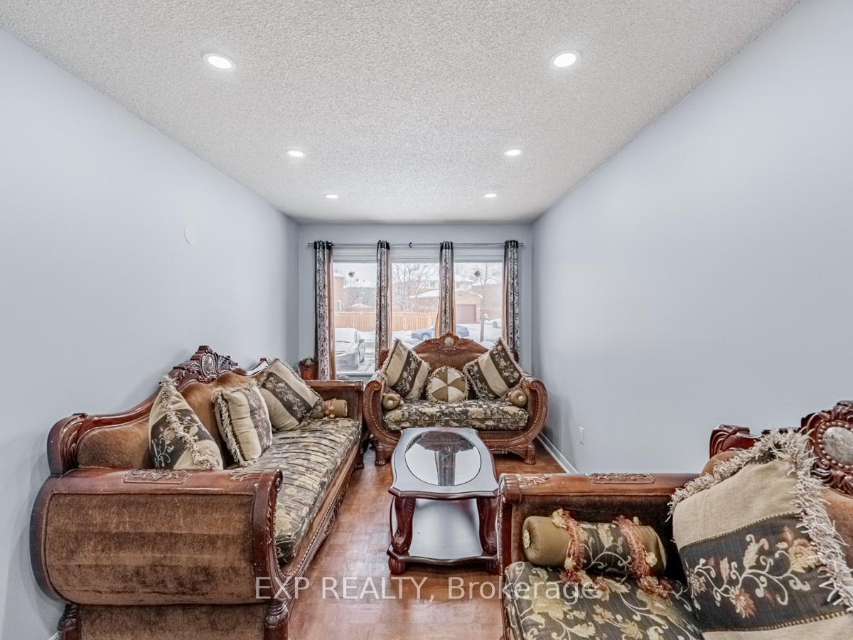 Photo 6 of 76 Blackmere Circle, Brampton, Fletcher's Creek South — HOMEH