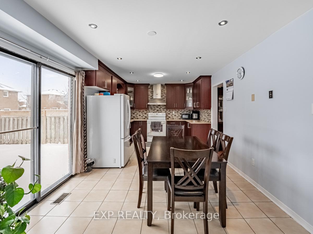 Photo 10 of 76 Blackmere Circle, Brampton, Fletcher's Creek South — HOMEH