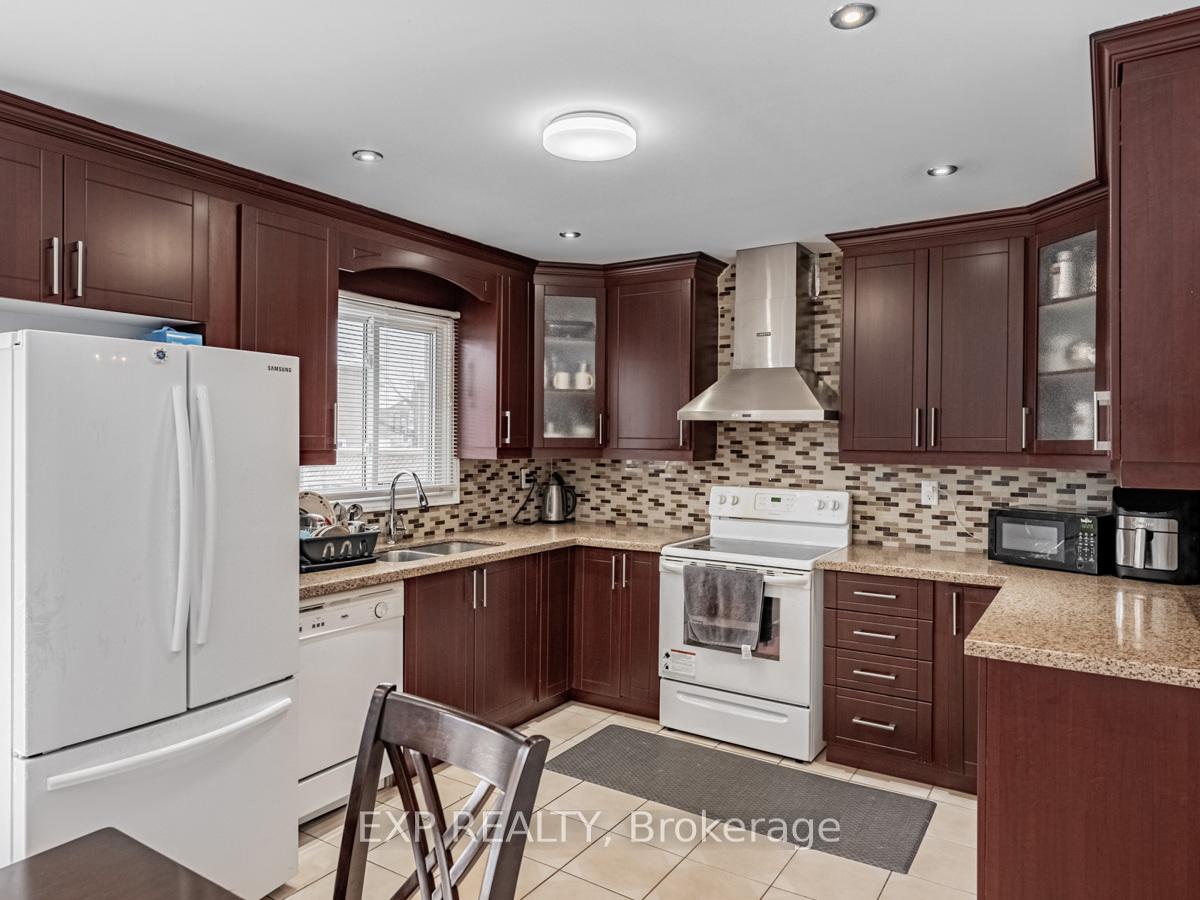 Photo 11 of 76 Blackmere Circle, Brampton, Fletcher's Creek South — HOMEH