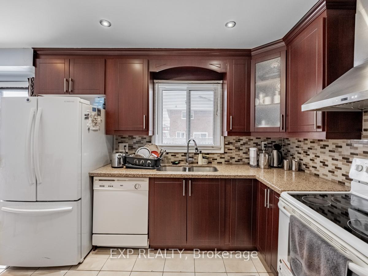 Photo 12 of 76 Blackmere Circle, Brampton, Fletcher's Creek South — HOMEH