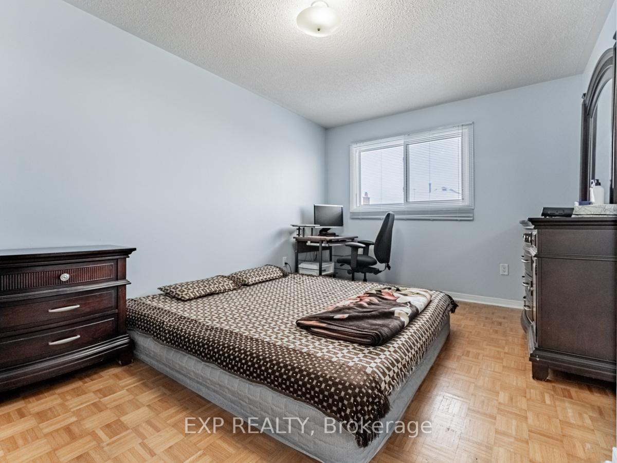 Photo 23 of 76 Blackmere Circle, Brampton, Fletcher's Creek South — HOMEH