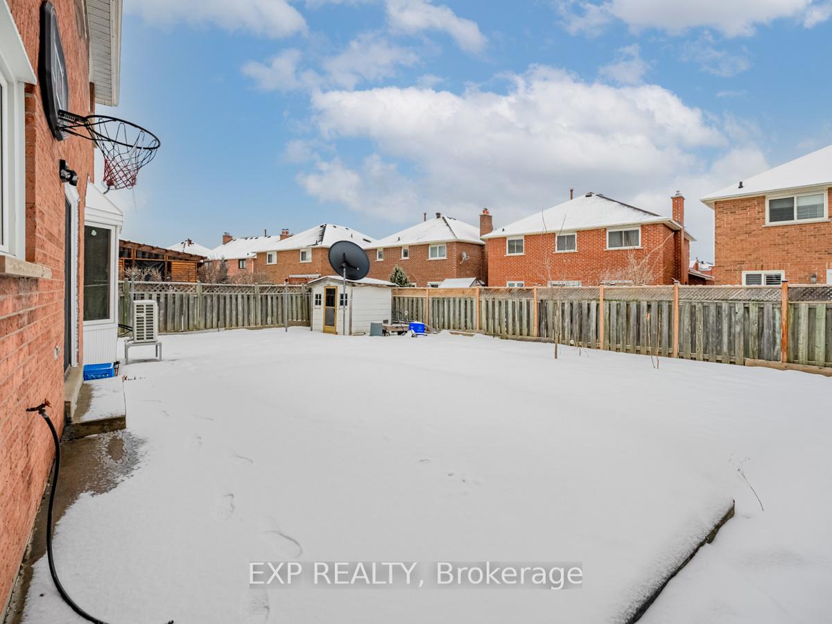 Photo 37 of 76 Blackmere Circle, Brampton, Fletcher's Creek South — HOMEH