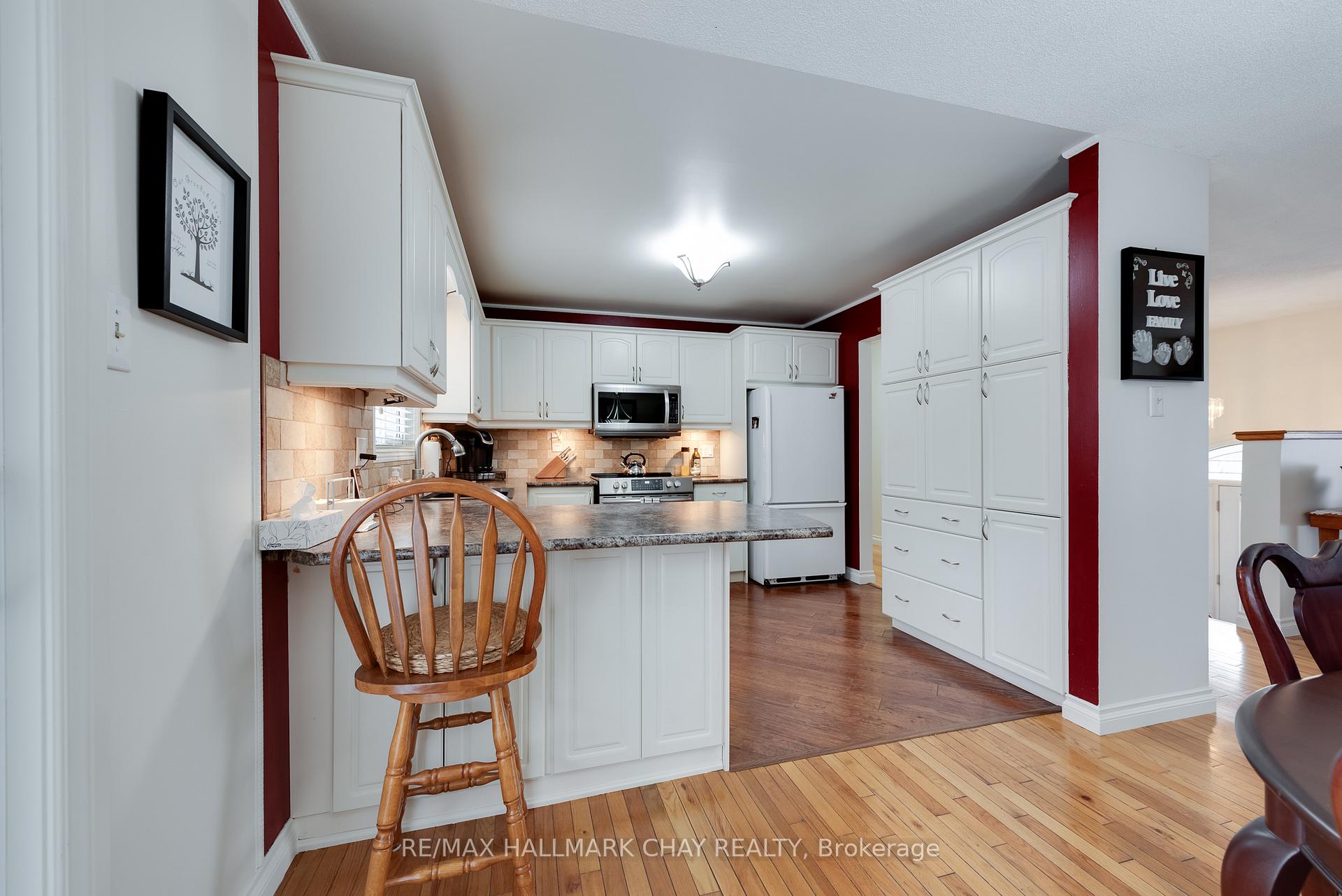 Photo 6 of 7 Keats Drive, Barrie, Letitia Heights — HOMEH