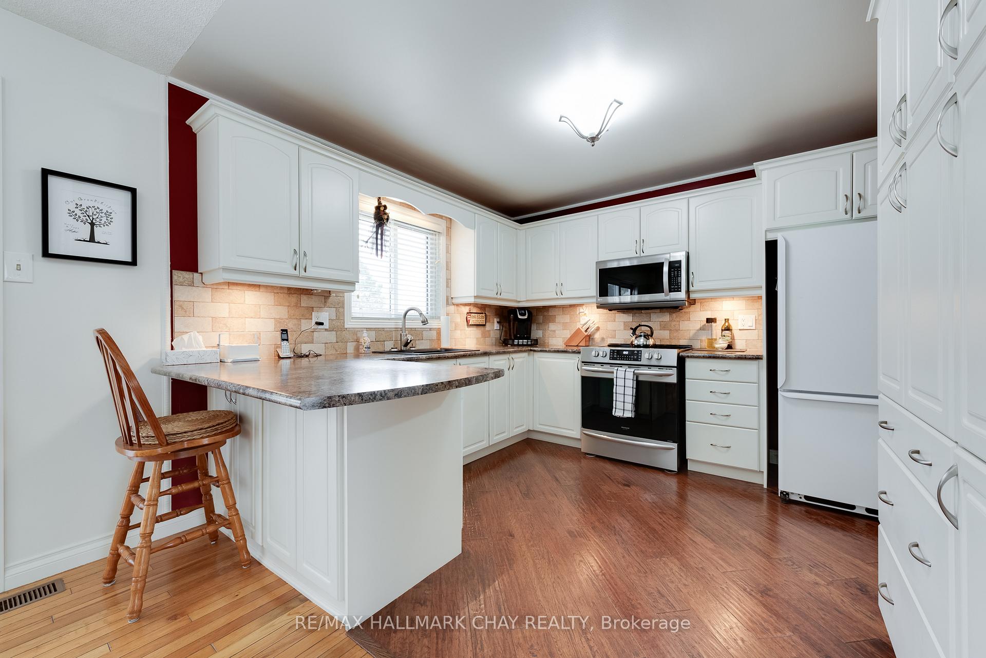 Photo 7 of 7 Keats Drive, Barrie, Letitia Heights — HOMEH