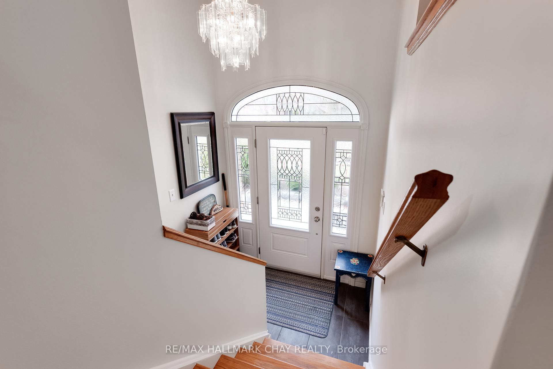 Photo 9 of 7 Keats Drive, Barrie, Letitia Heights — HOMEH