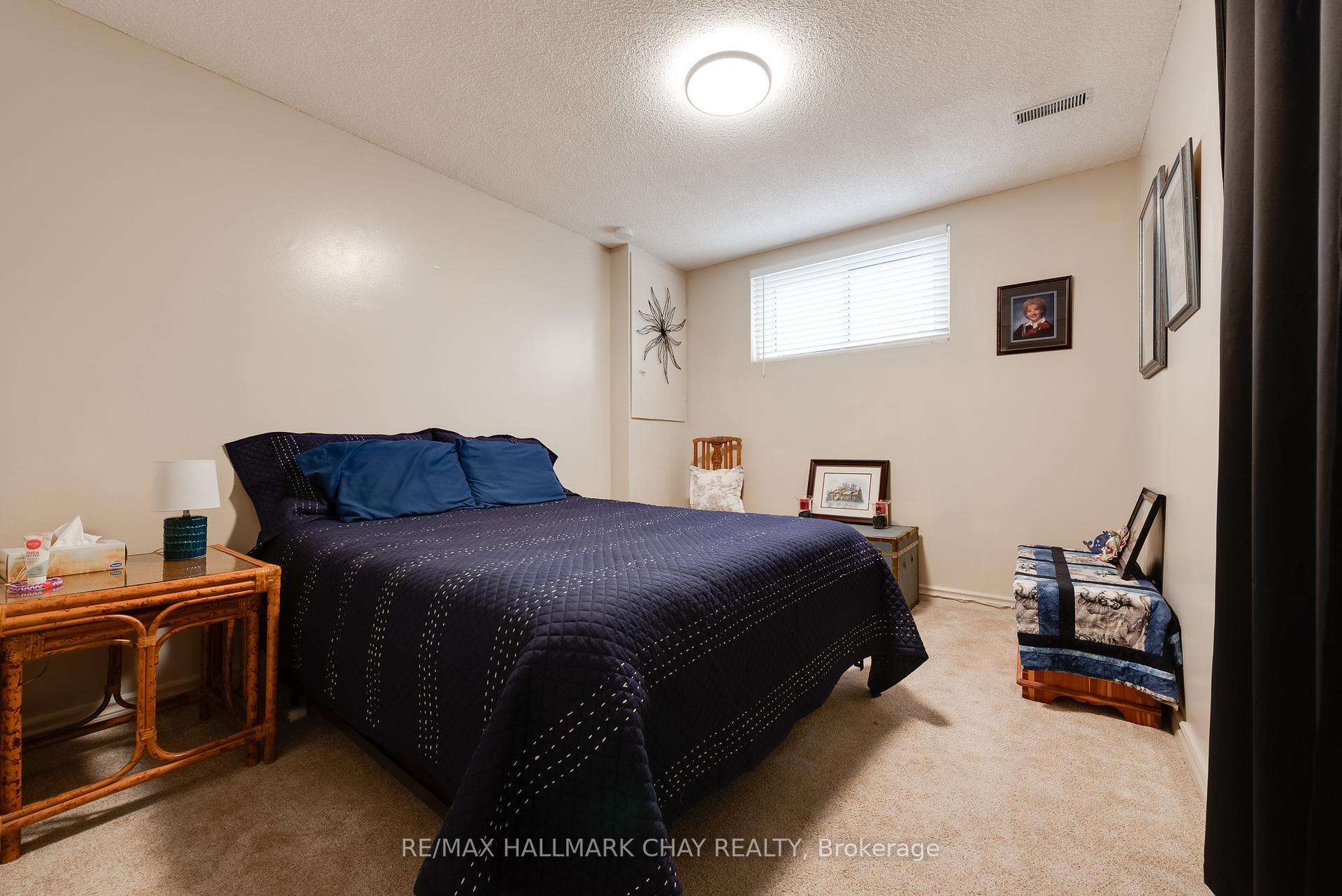 Photo 10 of 7 Keats Drive, Barrie, Letitia Heights — HOMEH