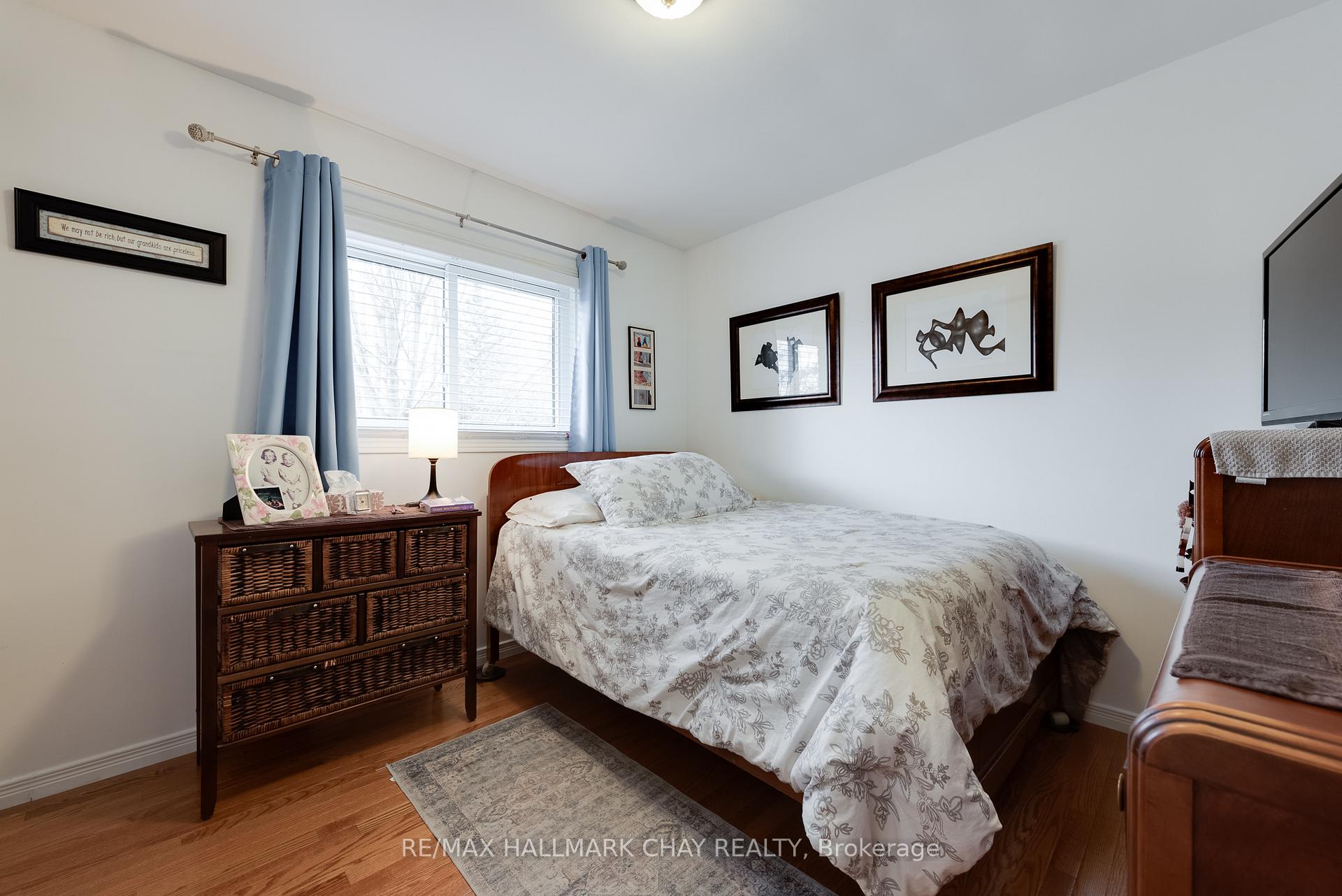 Photo 11 of 7 Keats Drive, Barrie, Letitia Heights — HOMEH