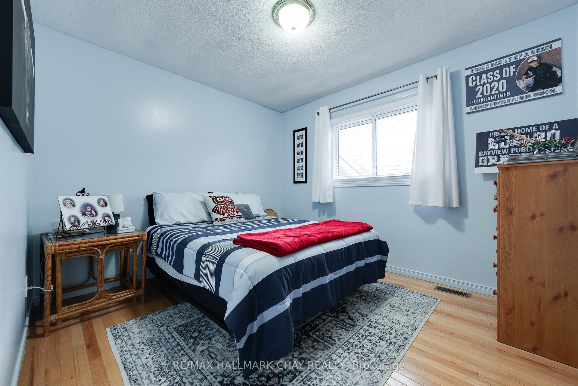 Photo 12 of 7 Keats Drive, Barrie, Letitia Heights — HOMEH