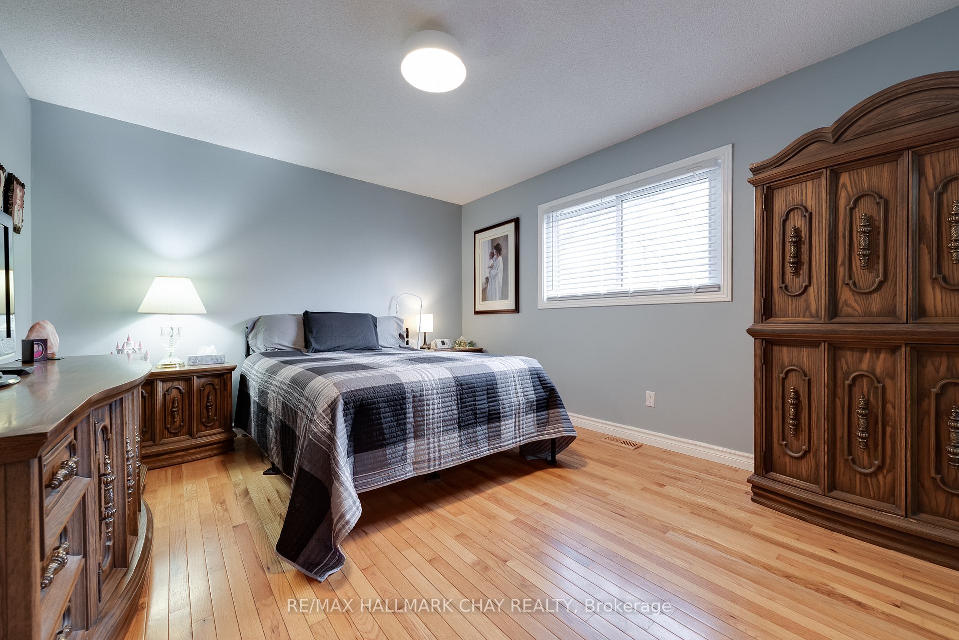 Photo 14 of 7 Keats Drive, Barrie, Letitia Heights — HOMEH