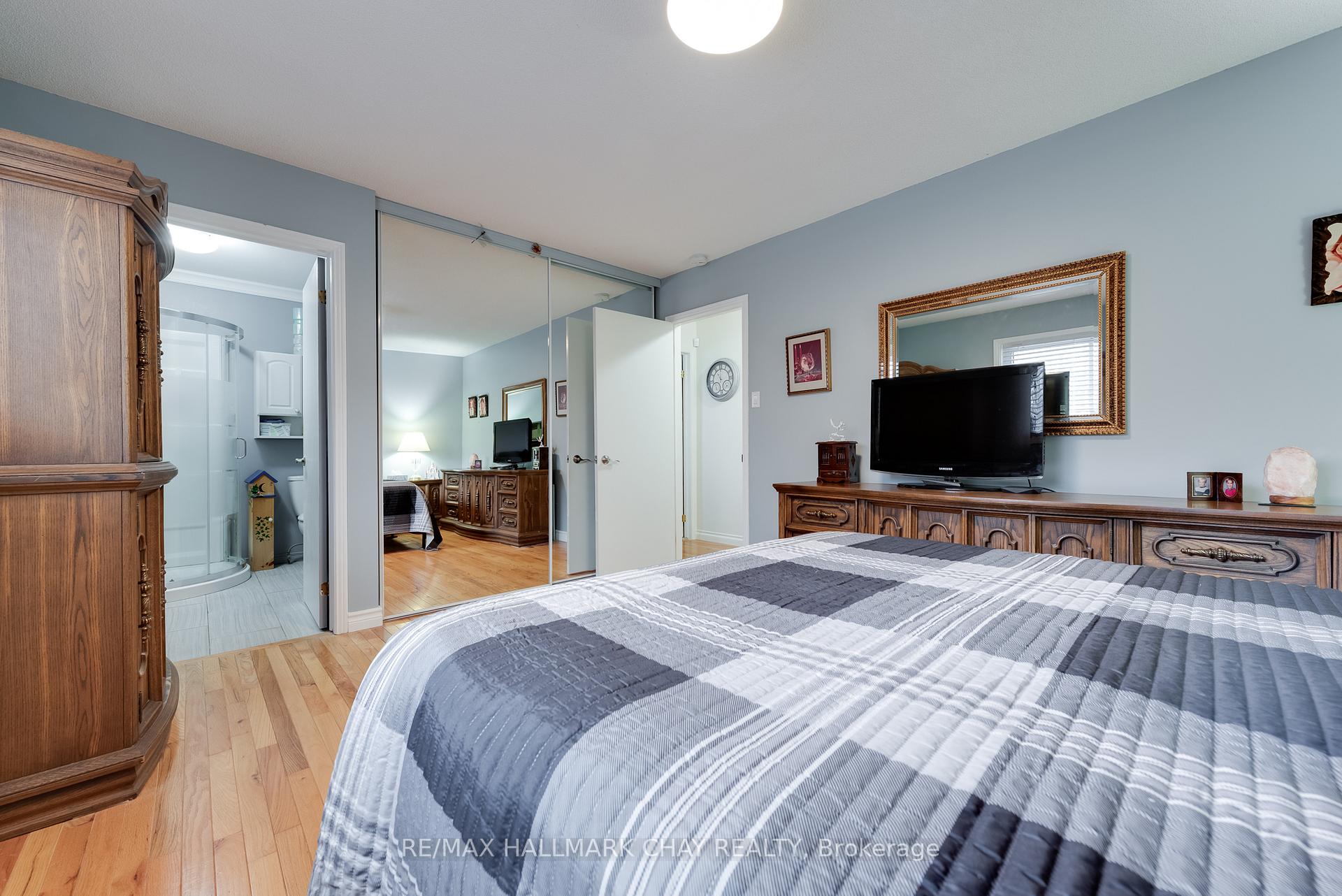 Photo 15 of 7 Keats Drive, Barrie, Letitia Heights — HOMEH