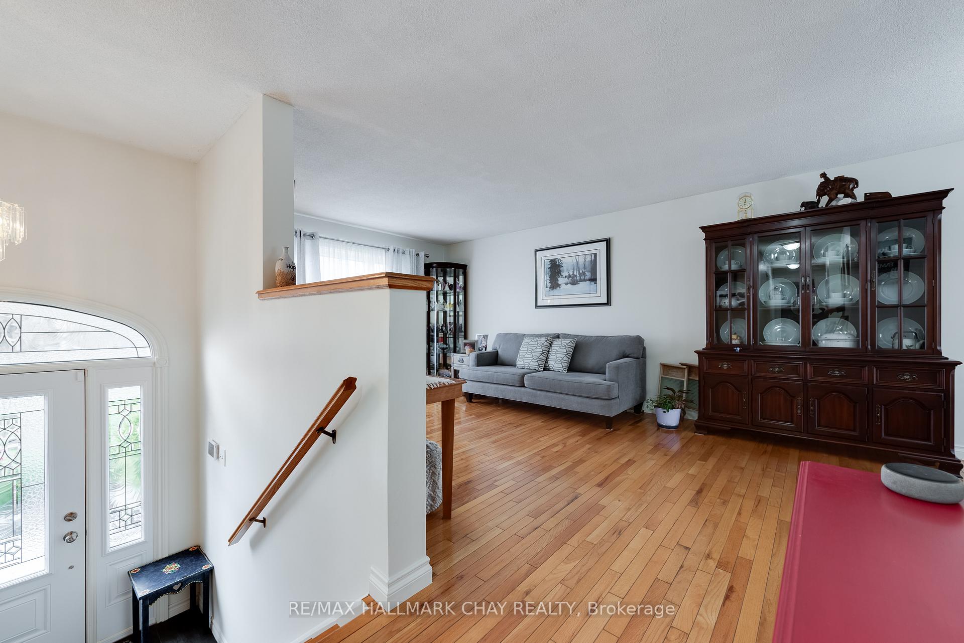 Photo 17 of 7 Keats Drive, Barrie, Letitia Heights — HOMEH