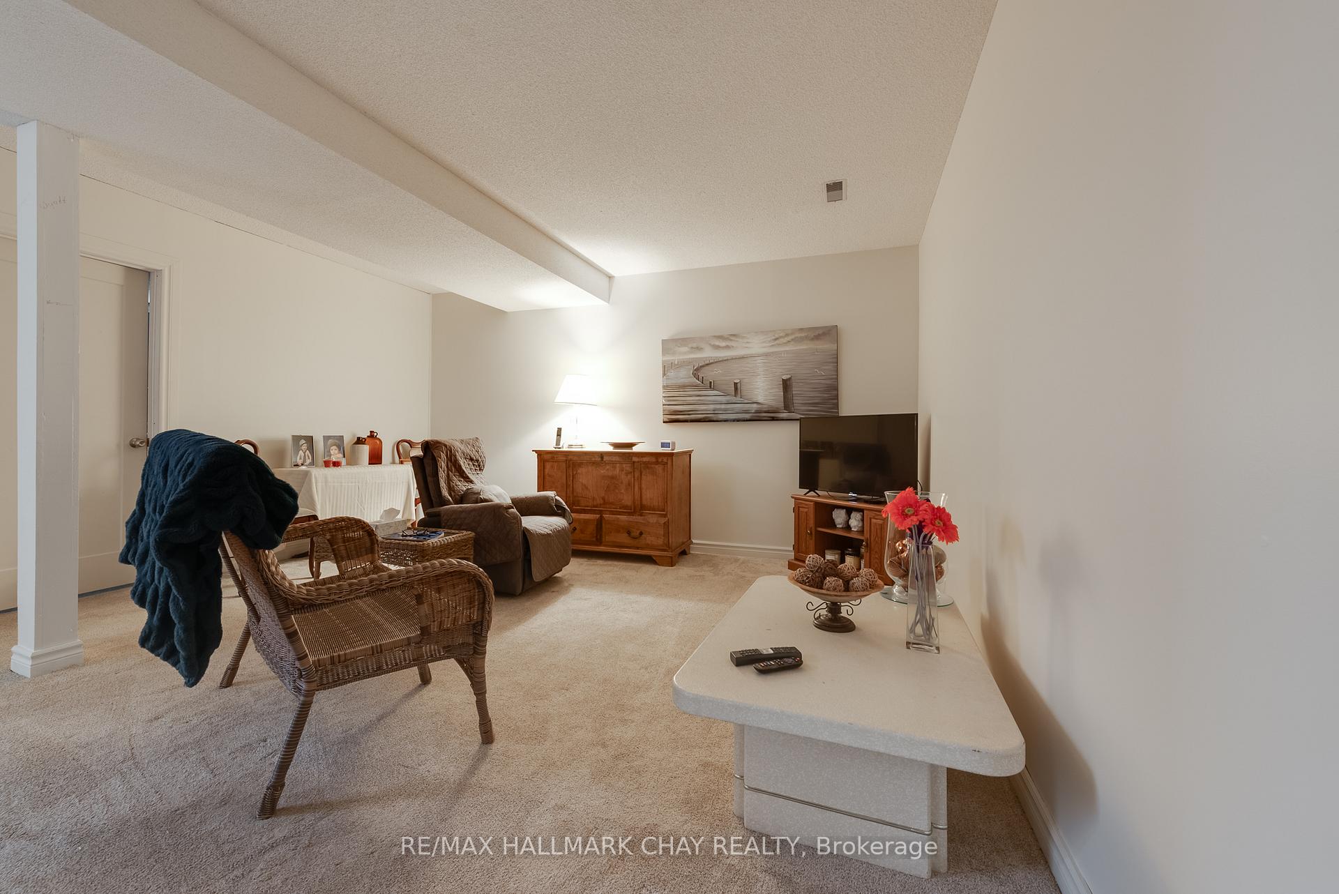 Photo 19 of 7 Keats Drive, Barrie, Letitia Heights — HOMEH
