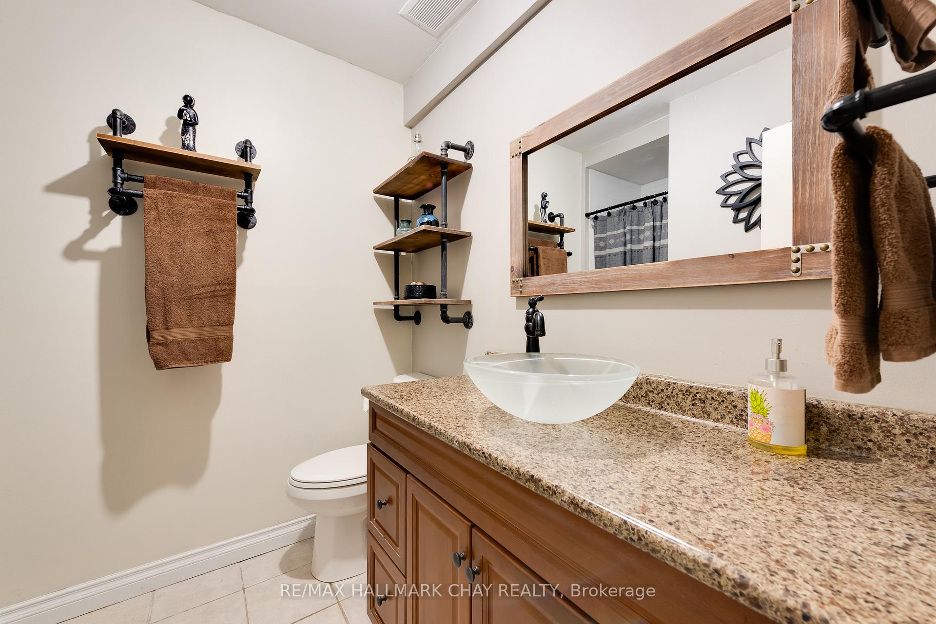 Photo 21 of 7 Keats Drive, Barrie, Letitia Heights — HOMEH