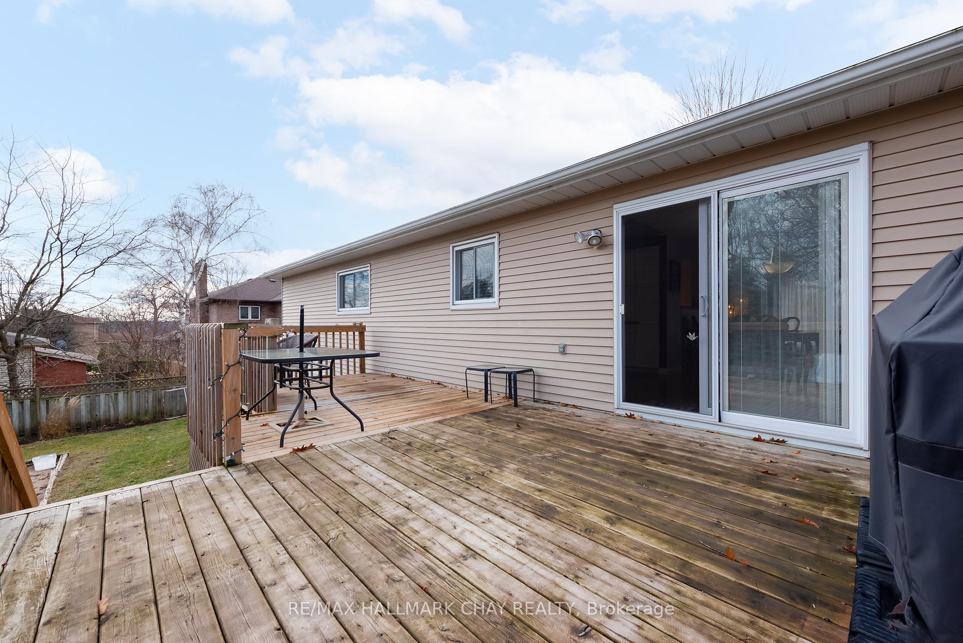 Photo 23 of 7 Keats Drive, Barrie, Letitia Heights — HOMEH