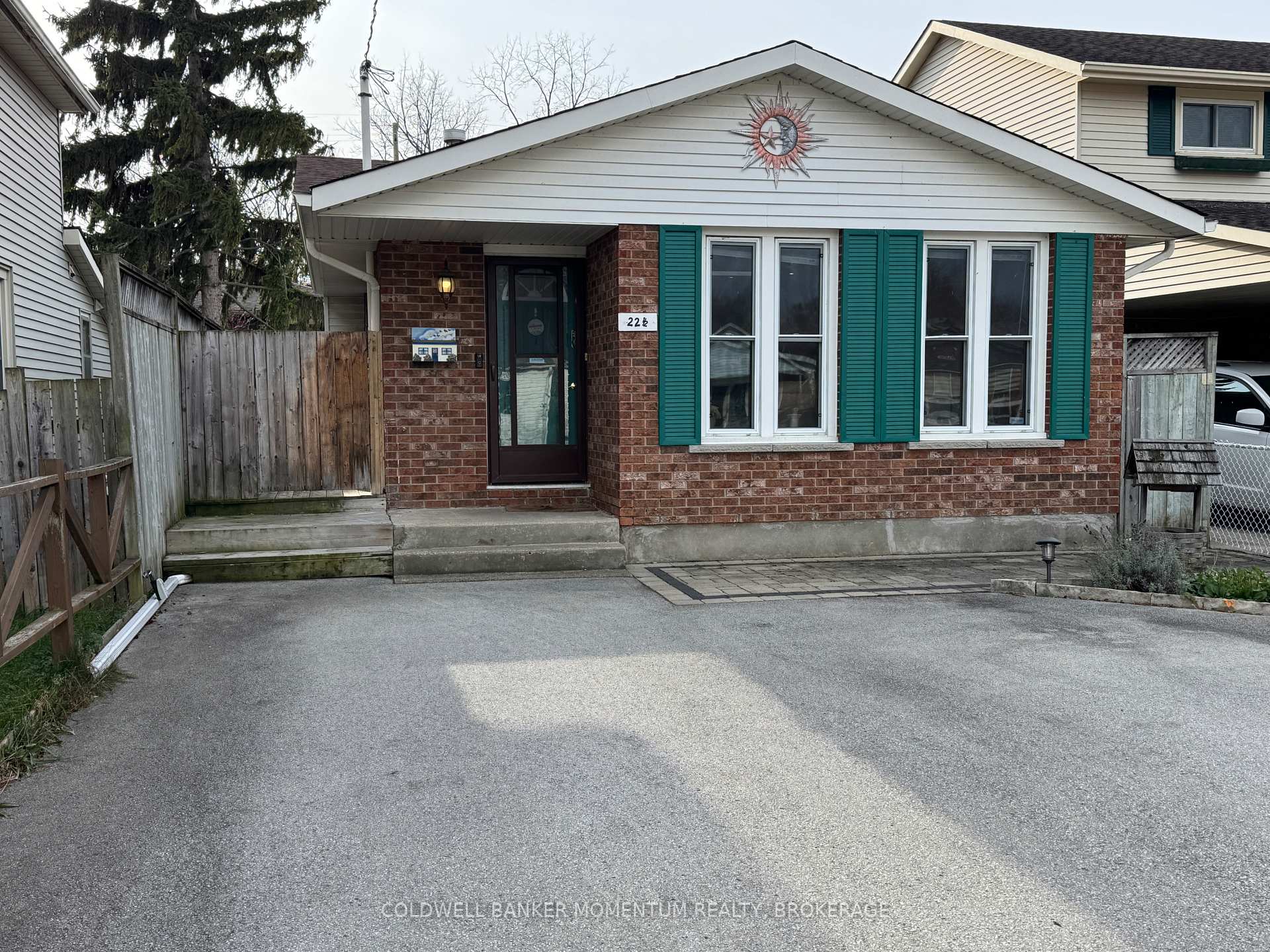 Photo 2 of 22 1/2 Durham Drive, St. Catharines, Port Weller — HOMEH