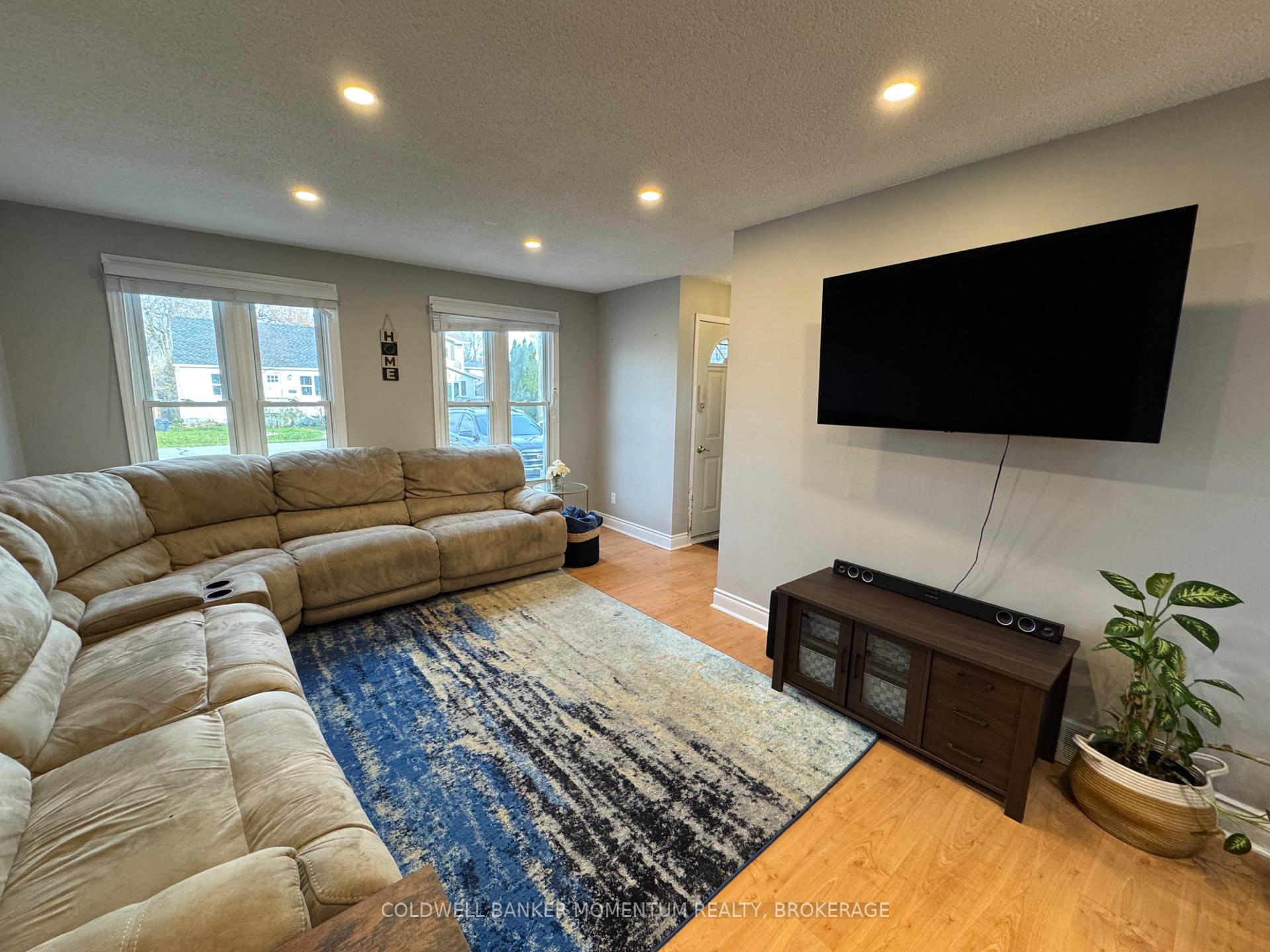 Photo 5 of 22 1/2 Durham Drive, St. Catharines, Port Weller — HOMEH