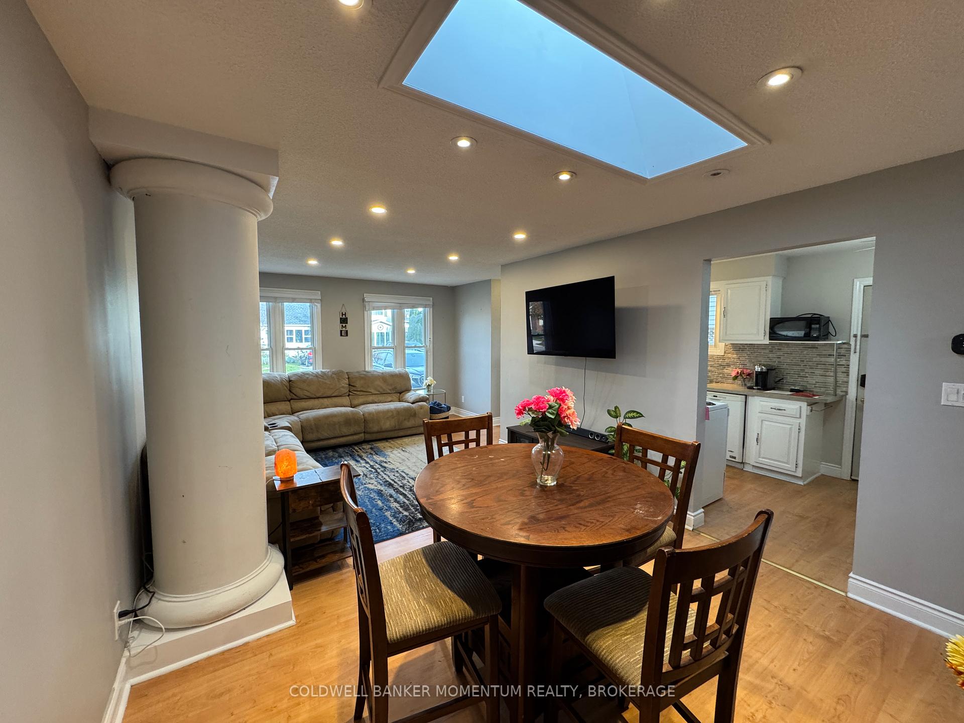 Photo 8 of 22 1/2 Durham Drive, St. Catharines, Port Weller — HOMEH